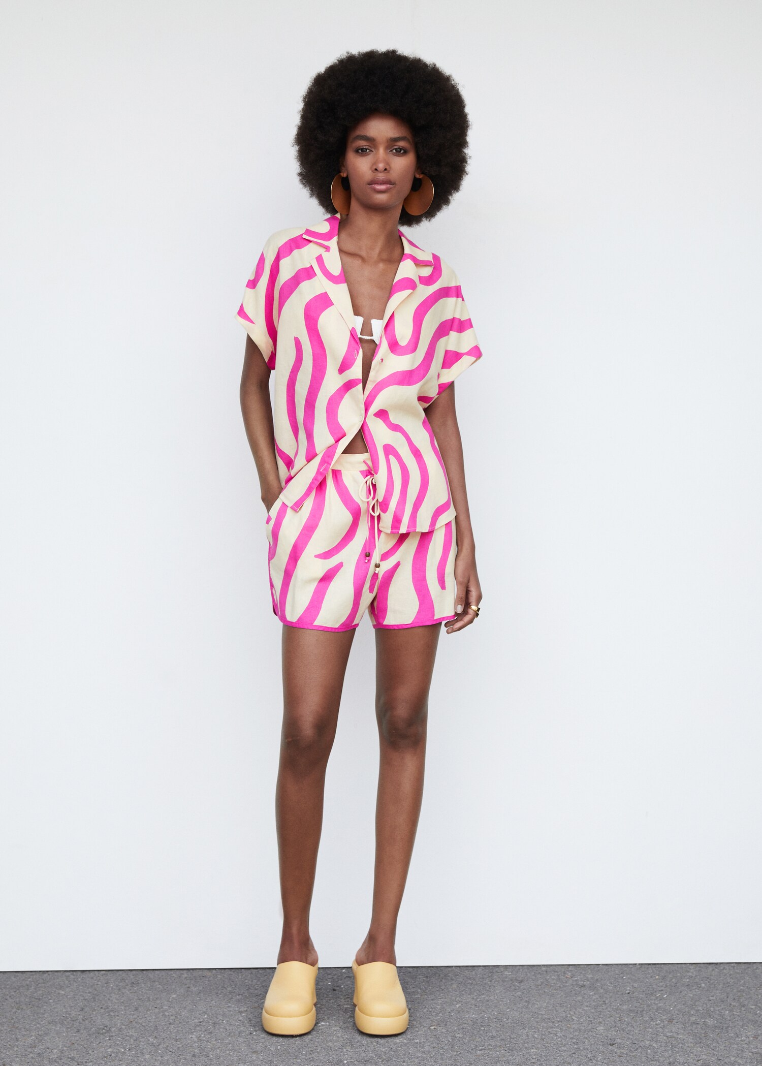 Camisa lino estampada - Plano general