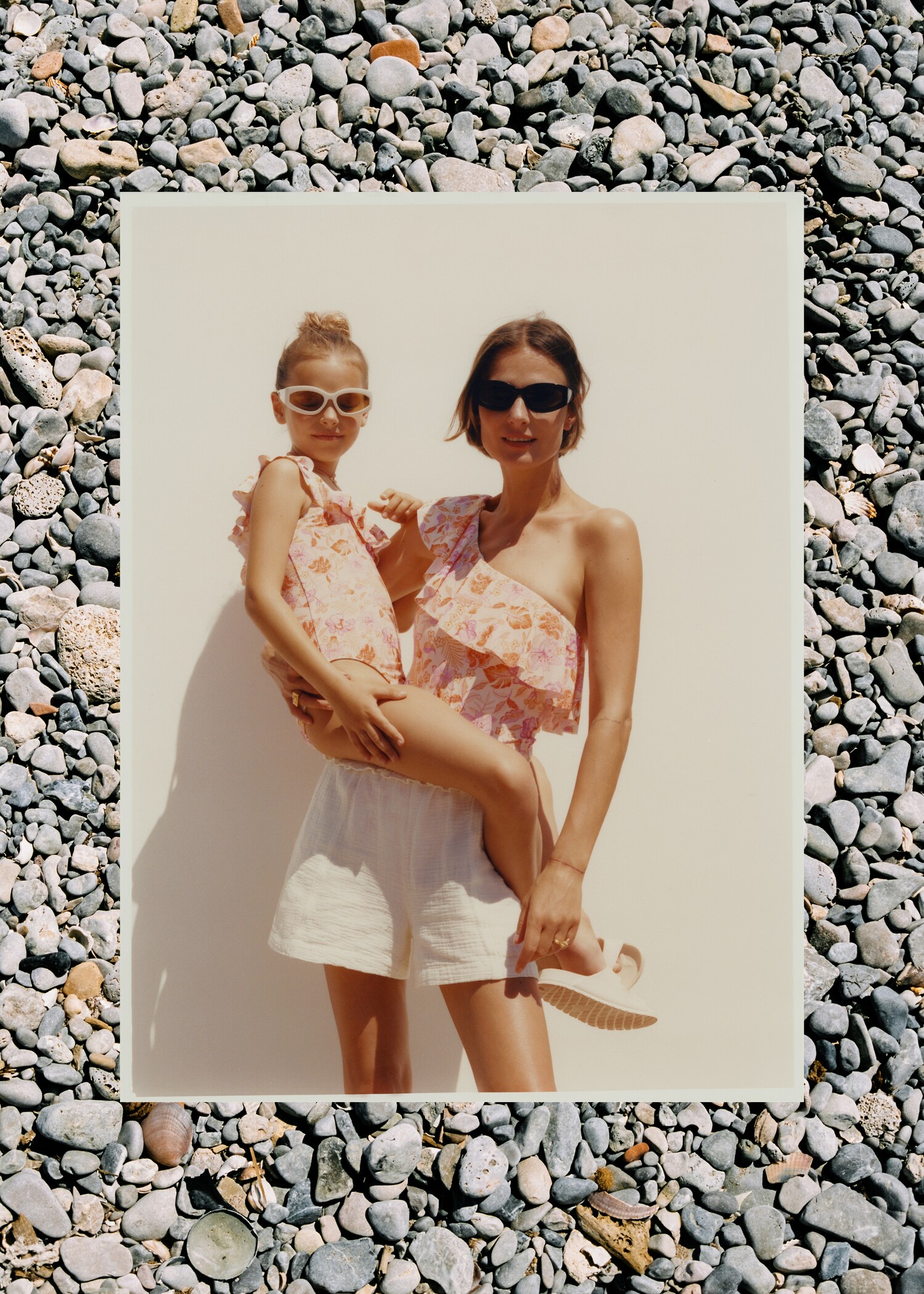 Asymmetrical-print swimsuit - General plane
