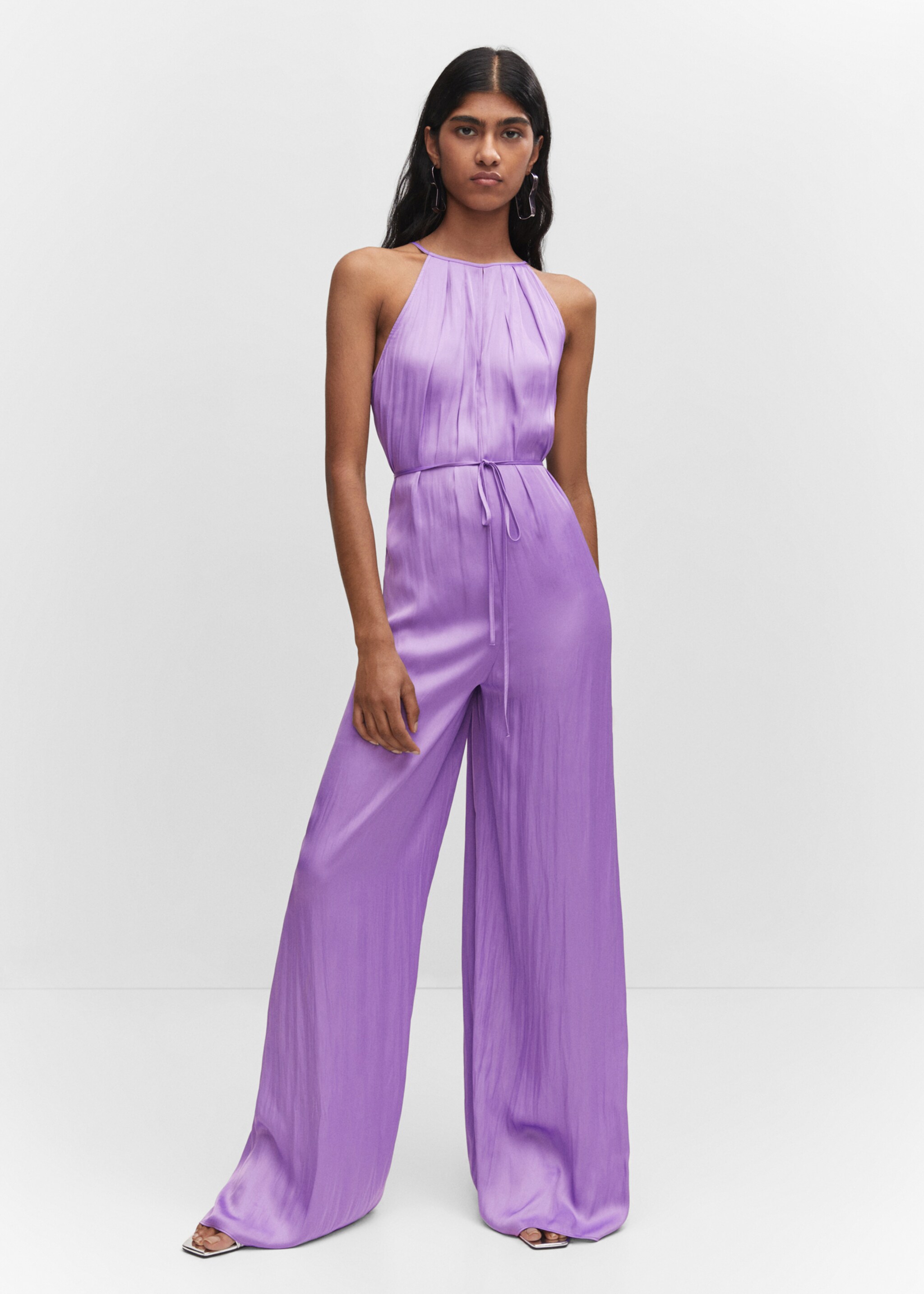 Satinierter Neckholder-Jumpsuit - Allgemeine Ansicht