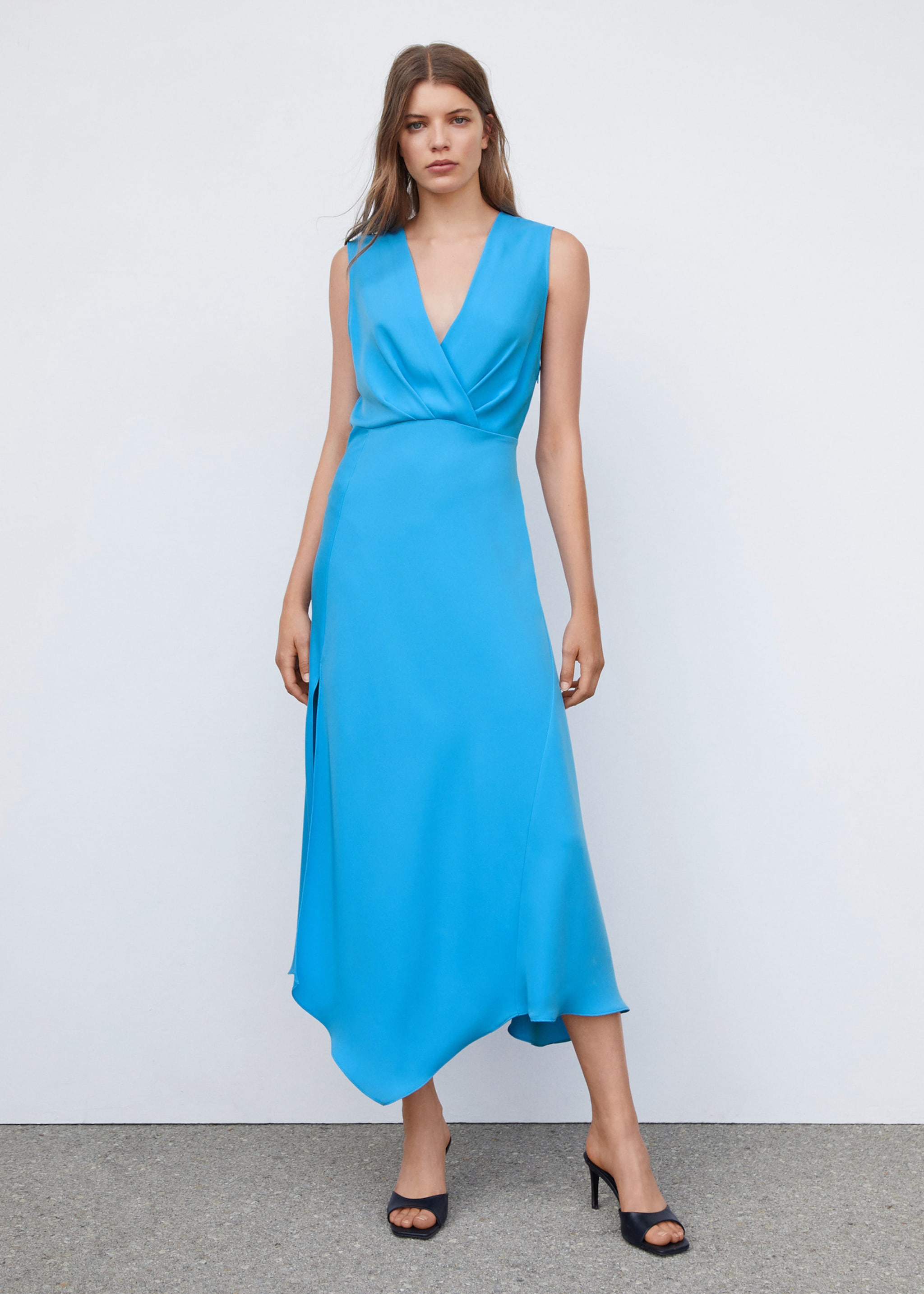 Robe asymétrique ouverture latérale - Plan général
