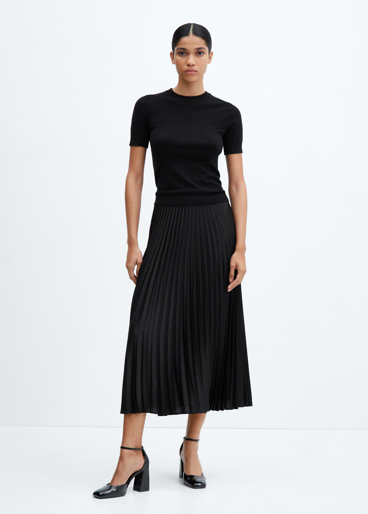 Falda midi plisada - Plano general
