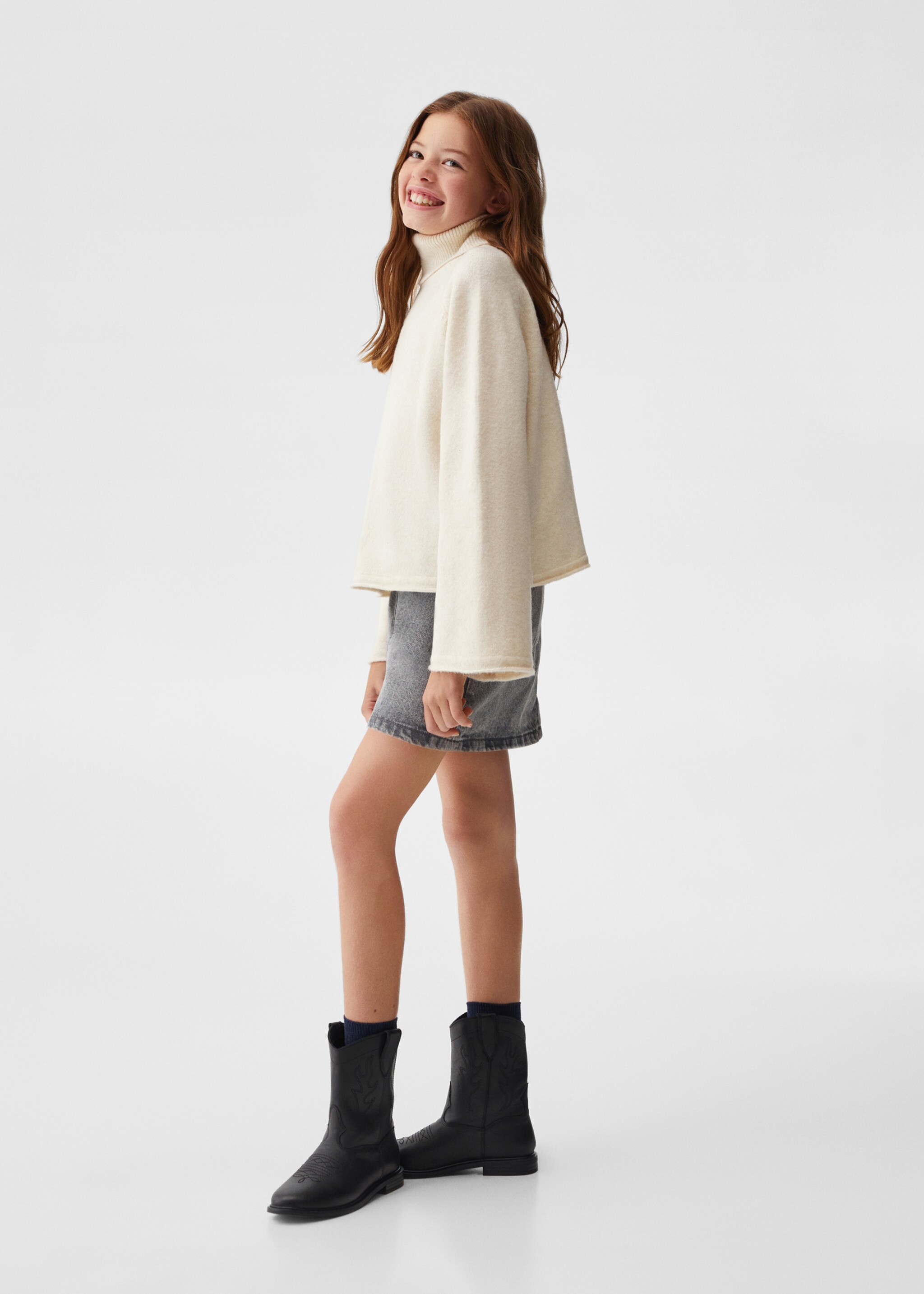 Turtleneck knit sweater - General plane