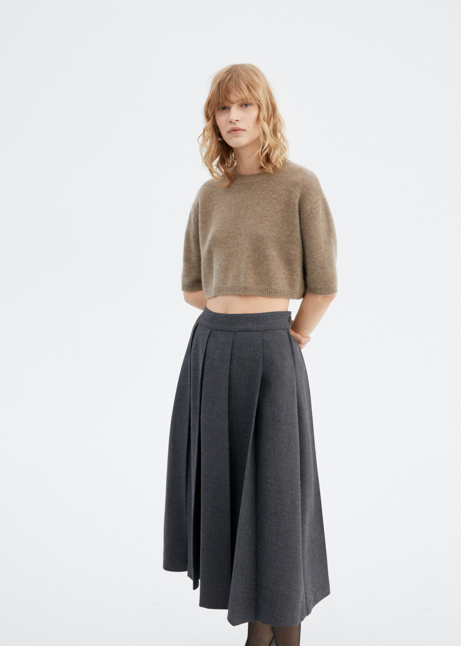 Pleated midi-skirt - General plane