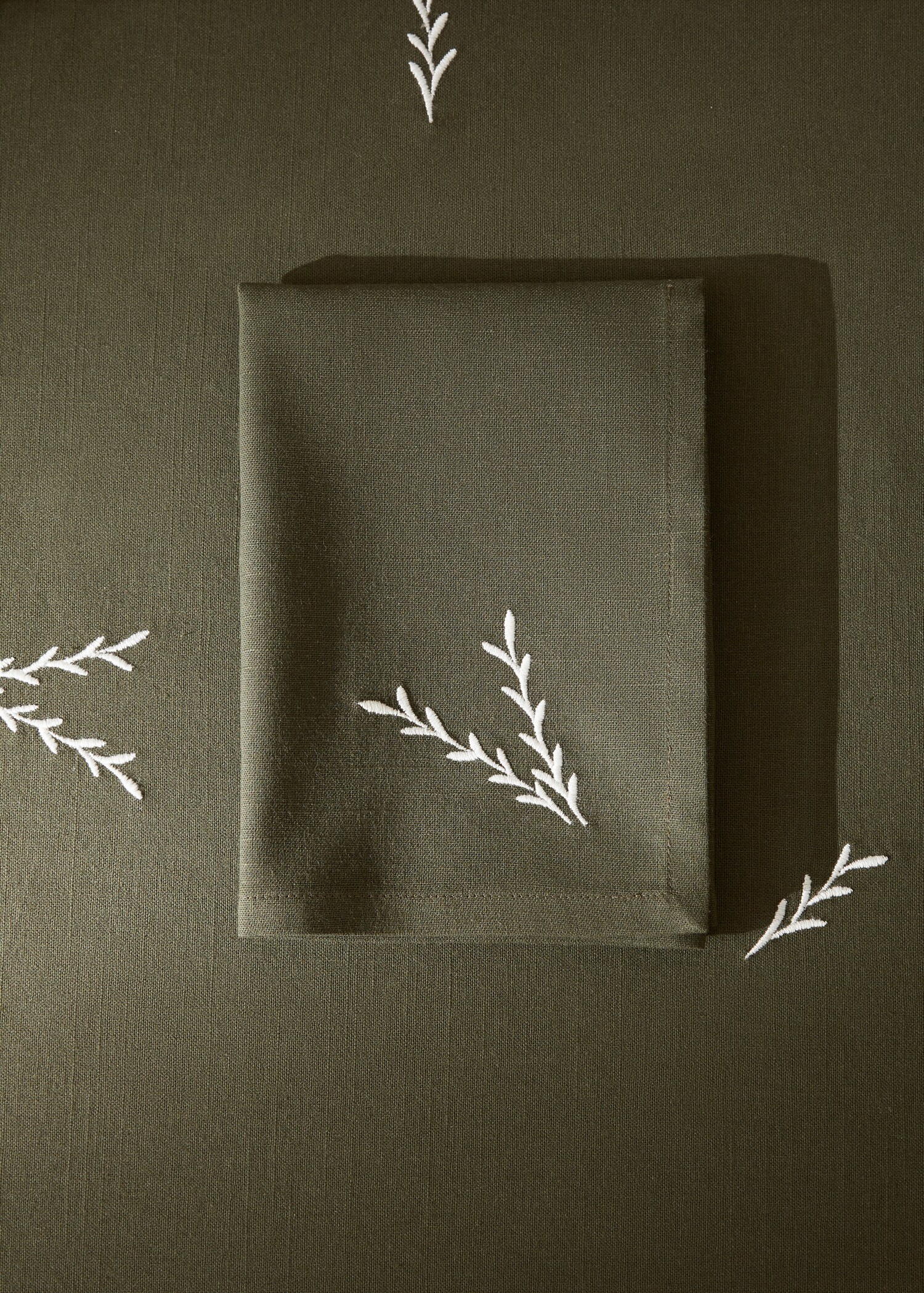 Lot de deux serviettes de table broderie 100 % coton 45x45 cm - Plan général