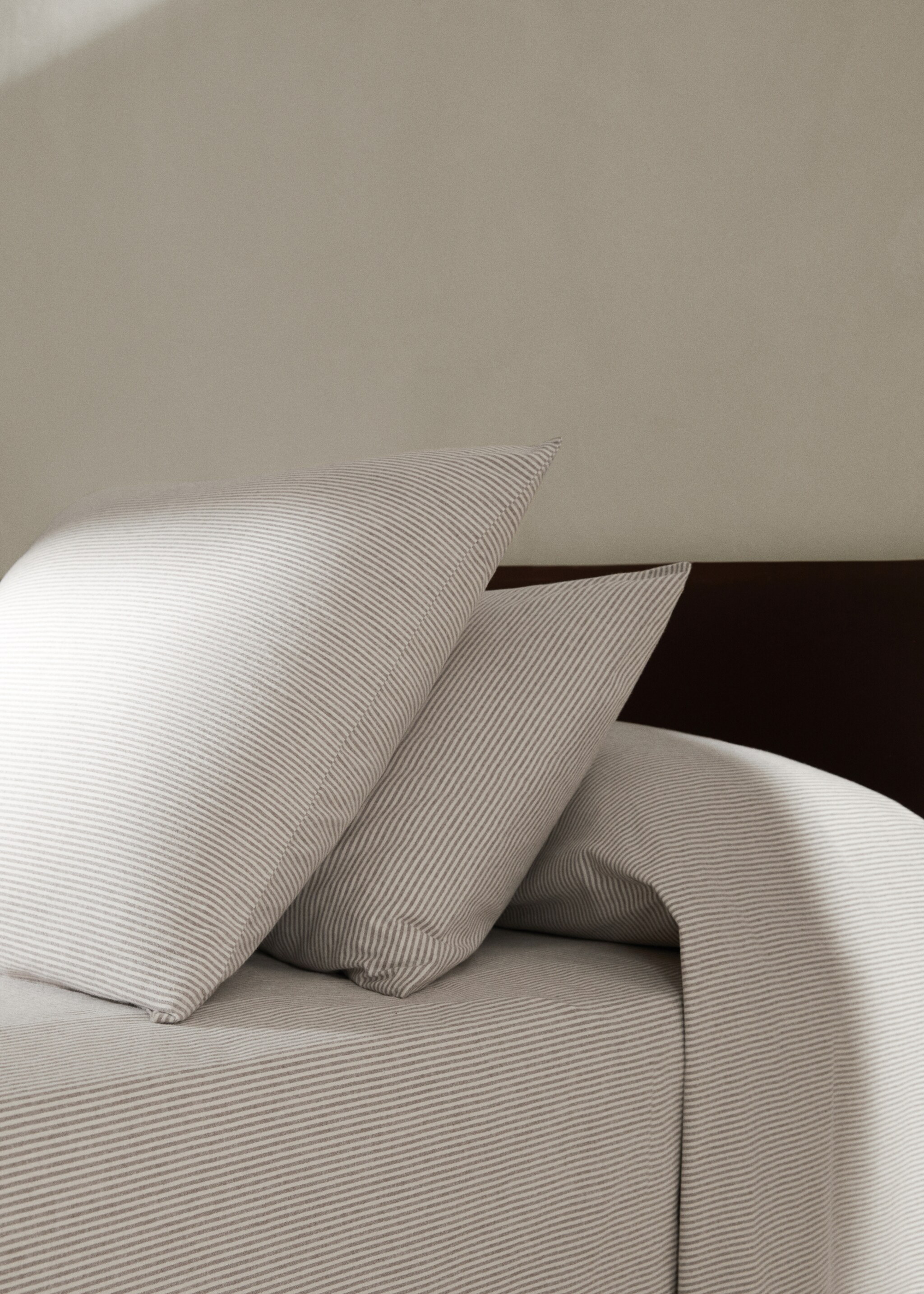 Taie d'oreiller flanelle rayures 50x75 cm (Lot de deux) - Plan général, Beige. Ref: 57059221-00.