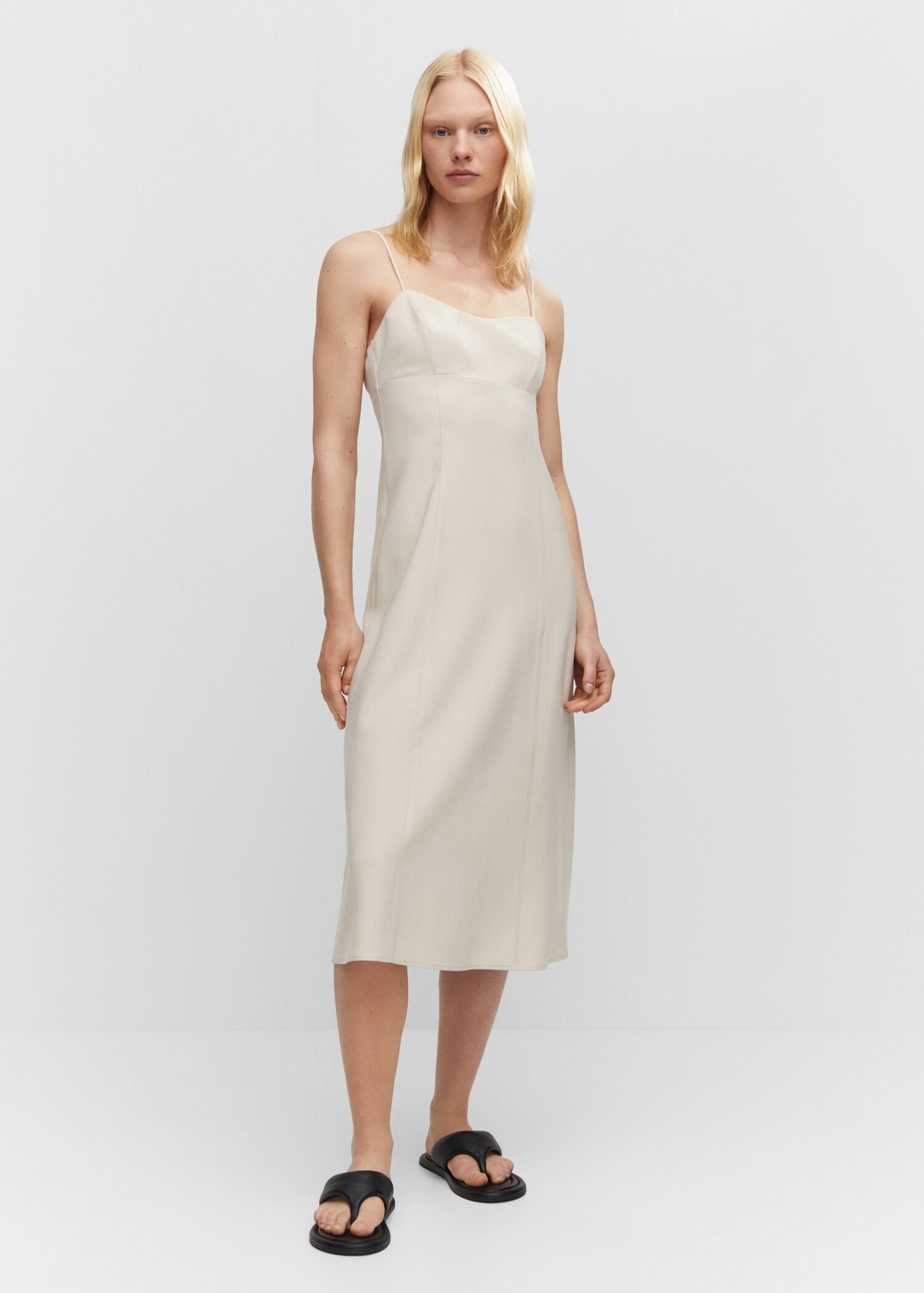 Vestido midi escotado - Plano general