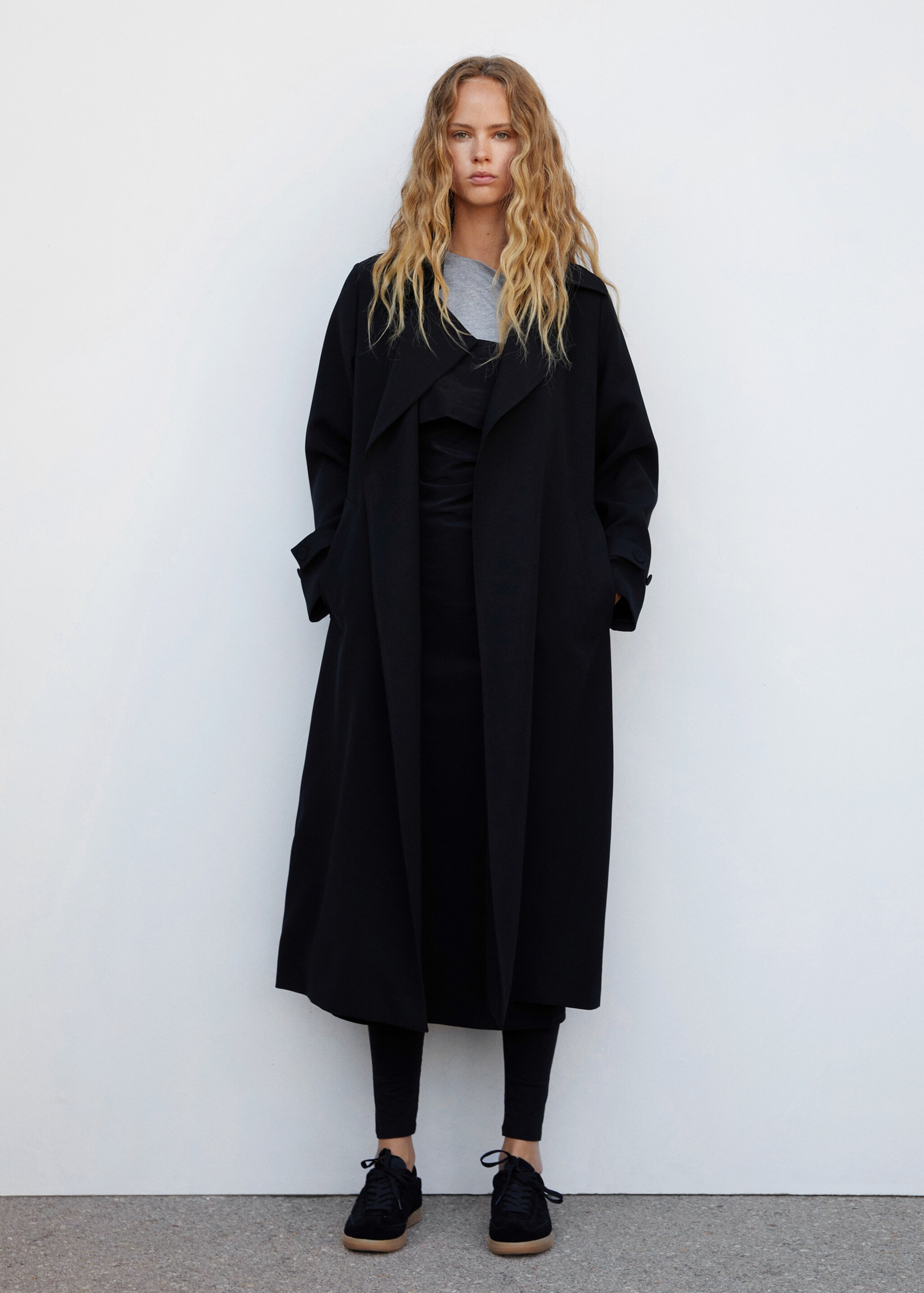 Oversized-Trenchcoat mit Schleife - Allgemeine Ansicht, Schwarz. Ref: 57064398-00.