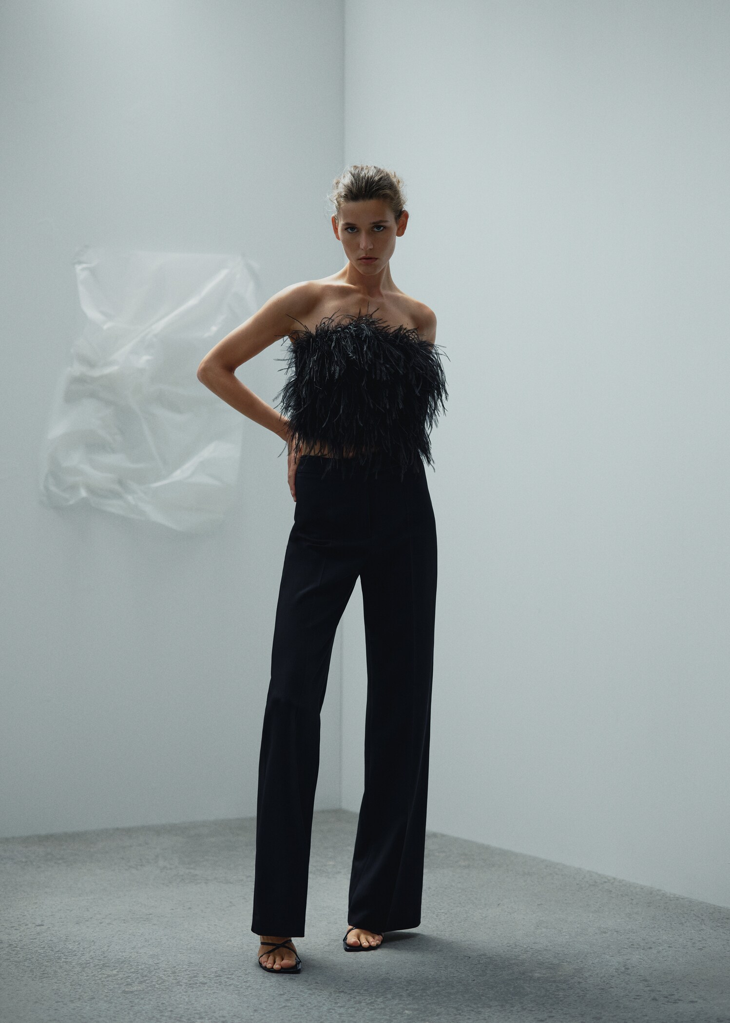 Feather bandeau-style top - General plane