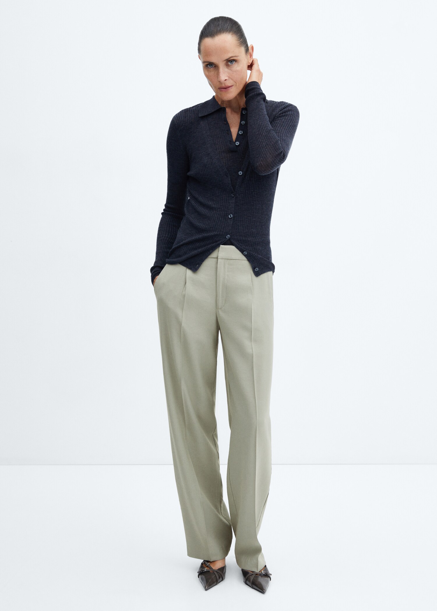 Straight-fit pleated trousers - General plane