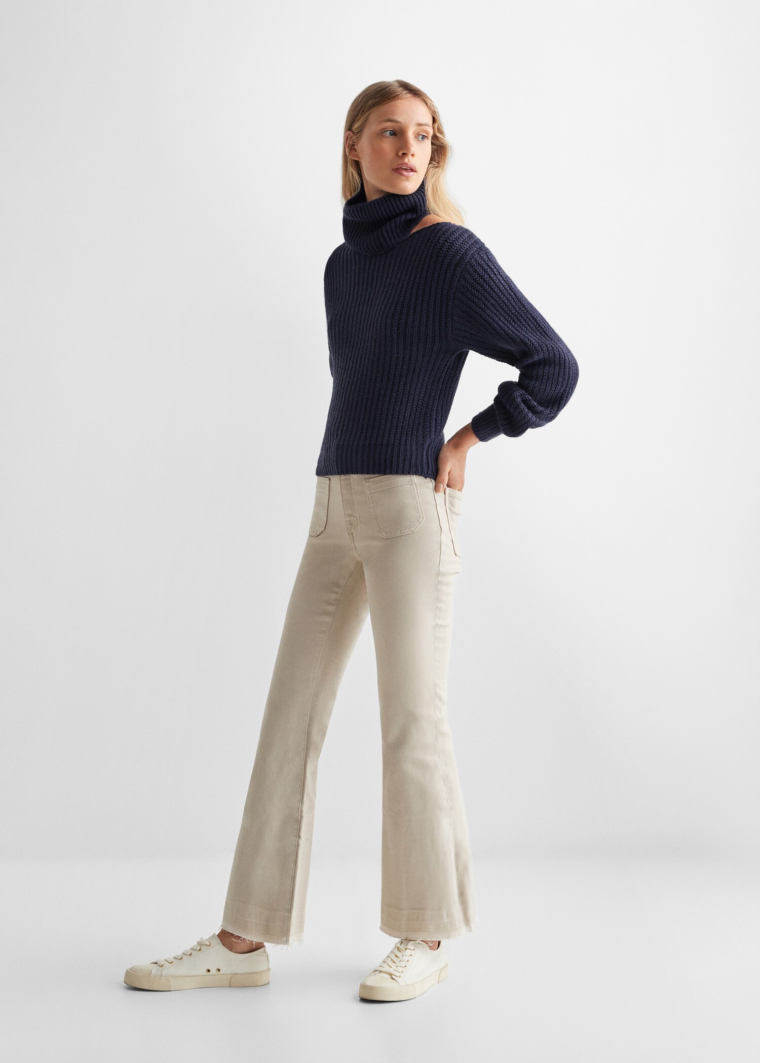 Open-neck sweater - General plane