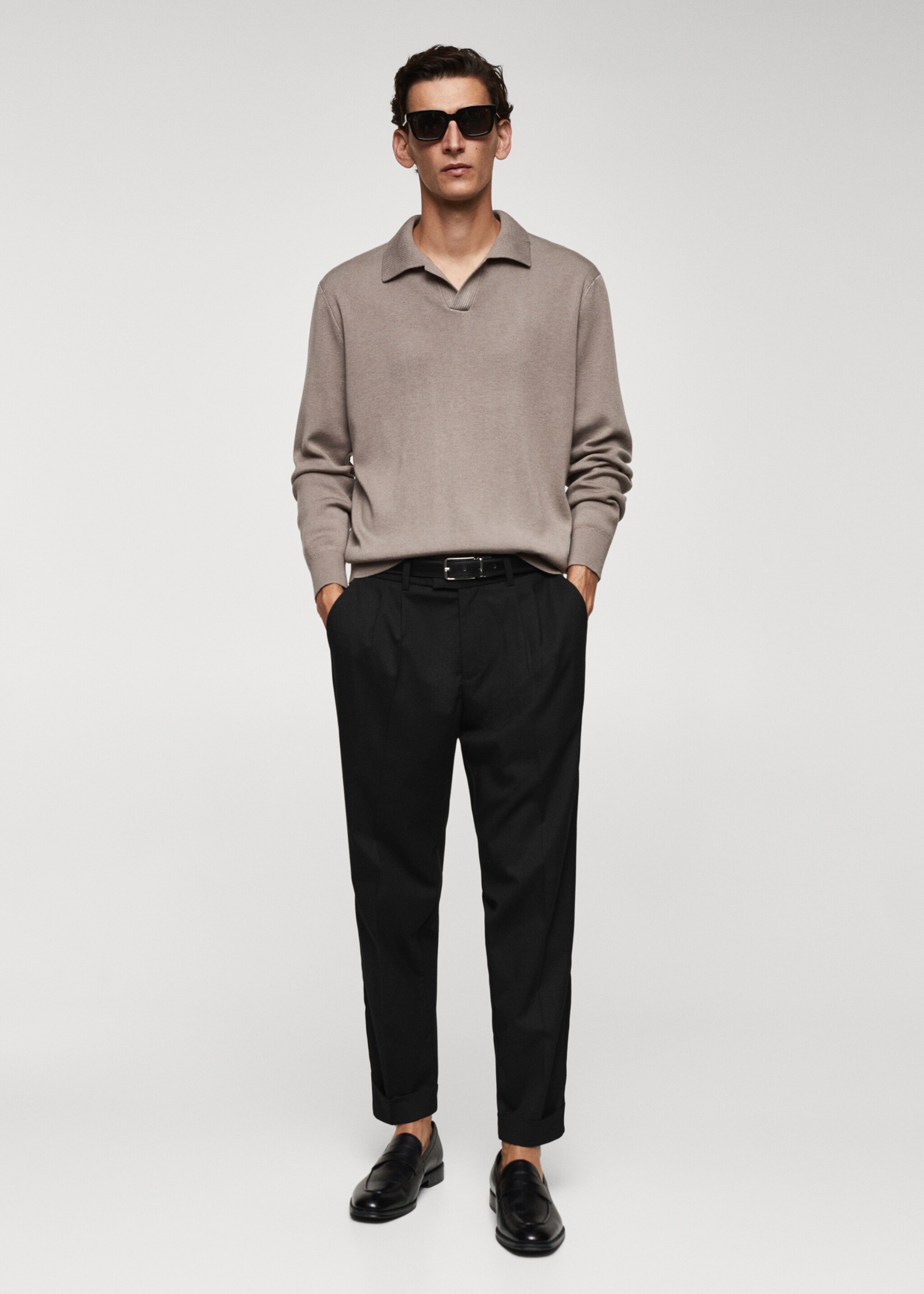 Pleated trousers under cuff - General plane
