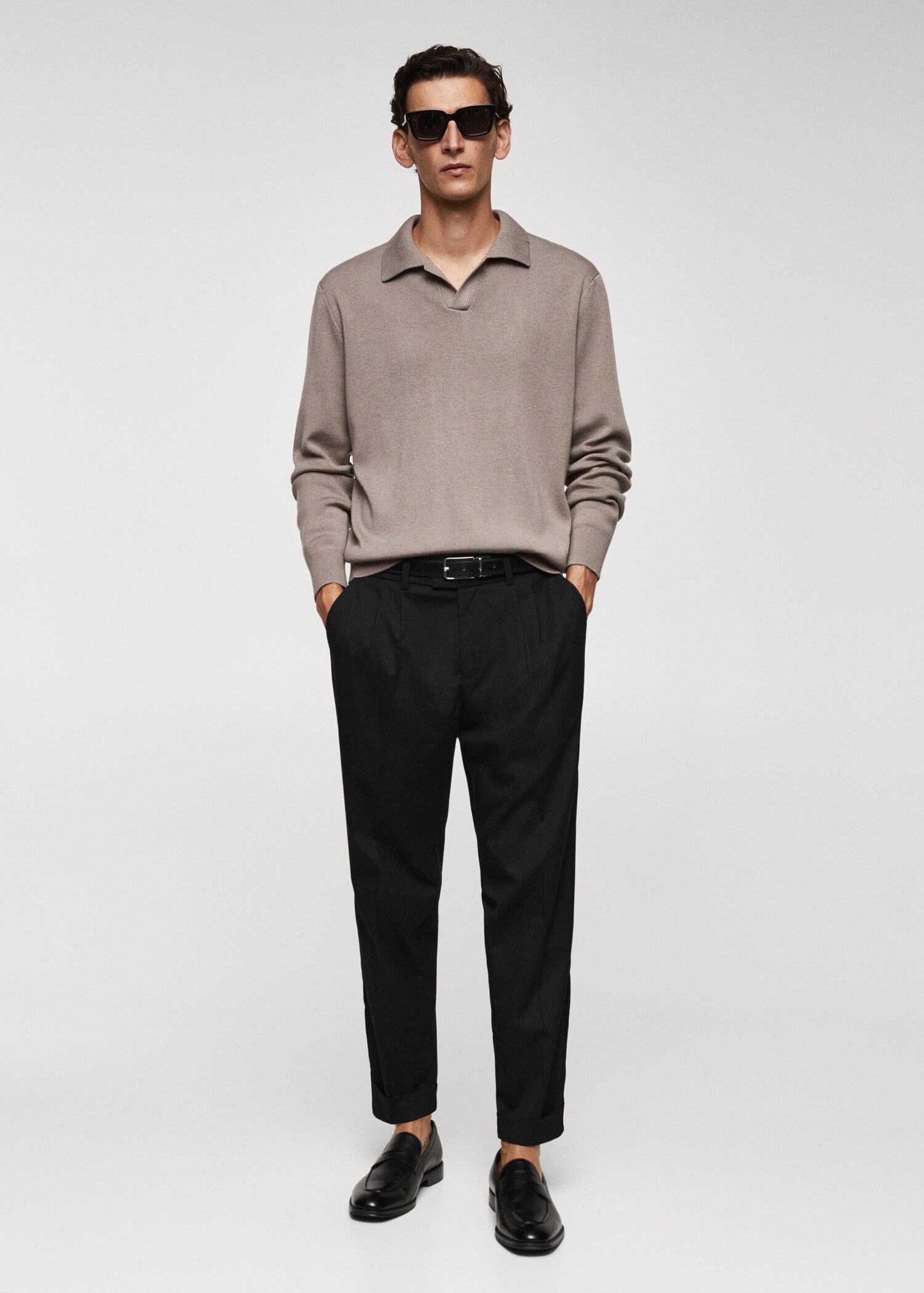 Pantalón pinzas bajo vuelta - Plano general