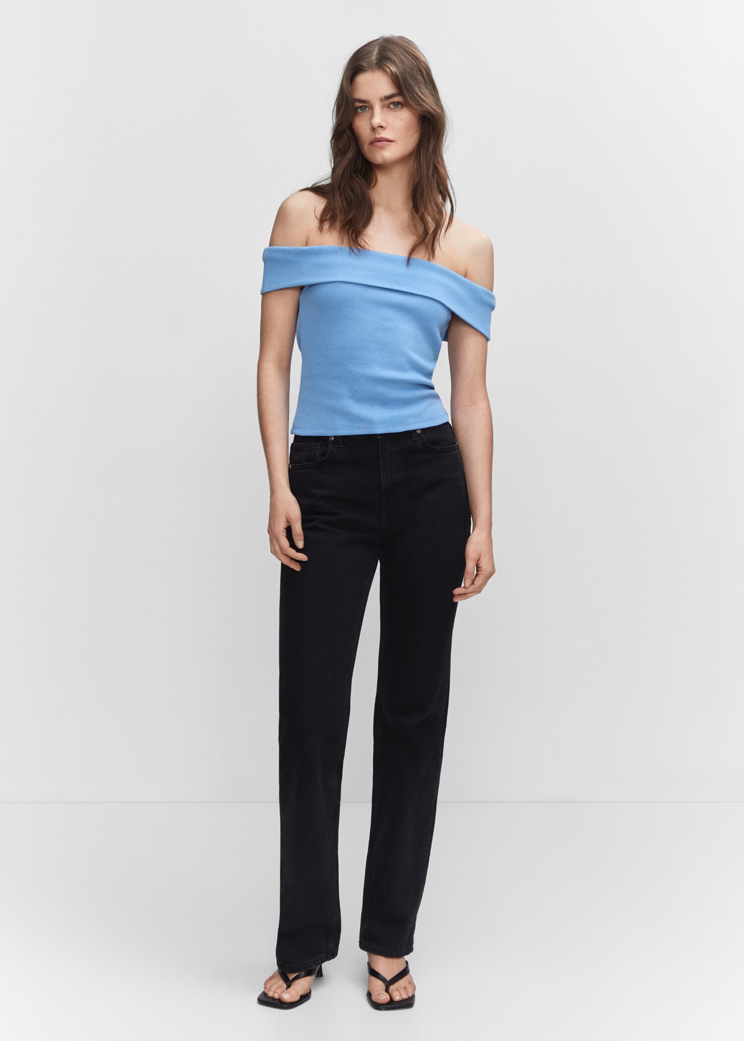 Off-shoulder top - General plane