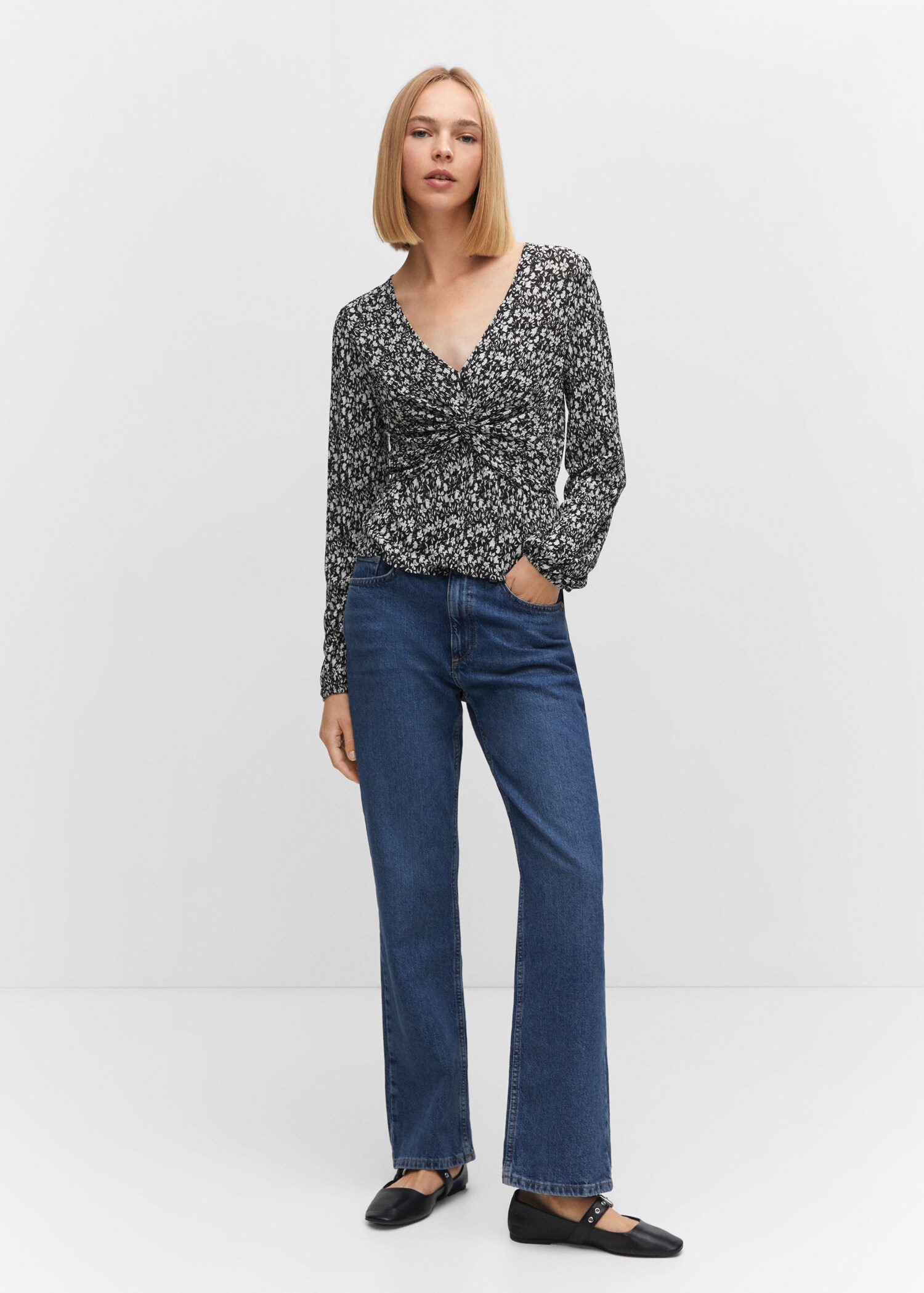 Gemusterte Bluse mit Knoten - Allgemeine Ansicht