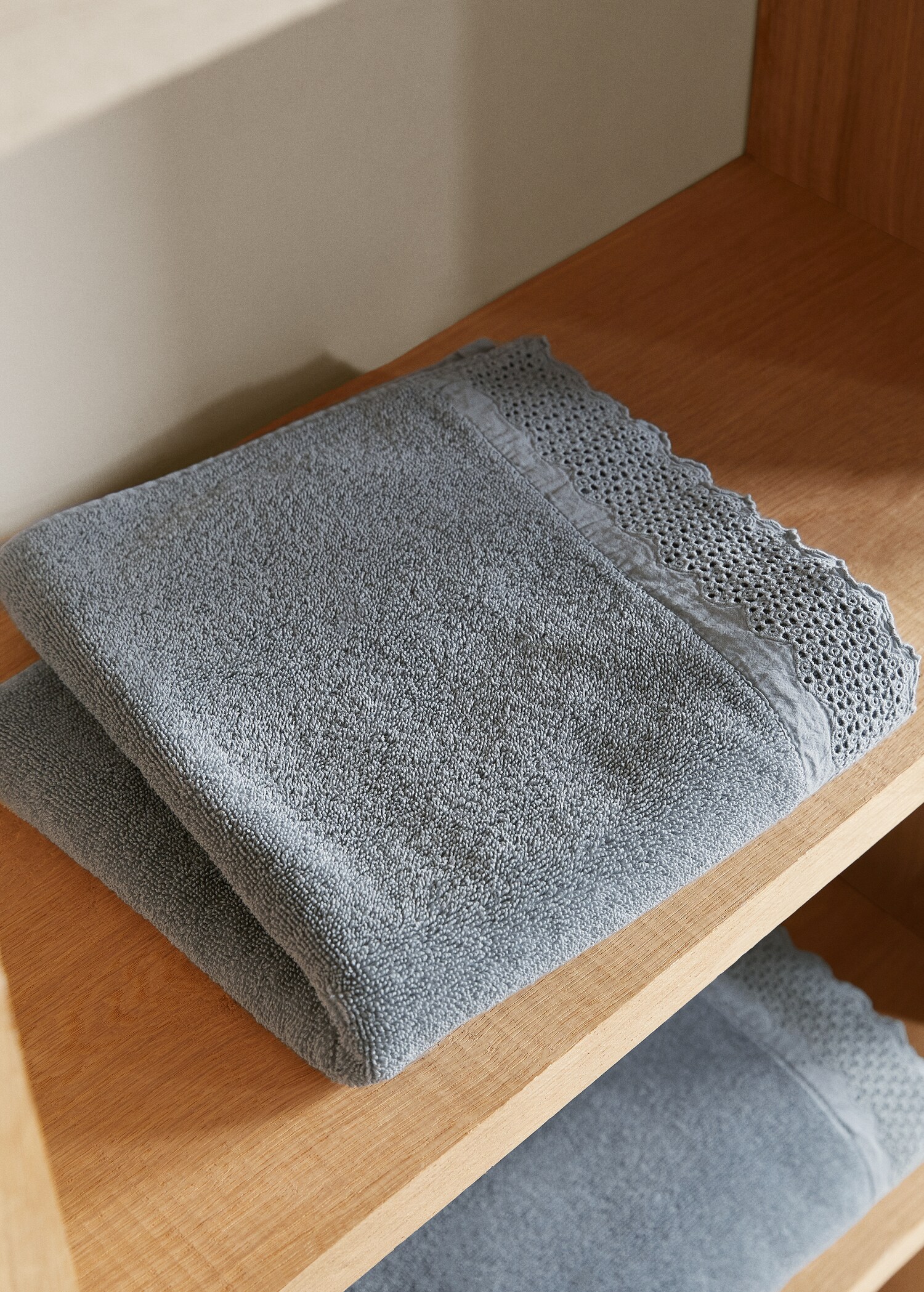 Embroidered-trim hand towel 50x90cm - General plane