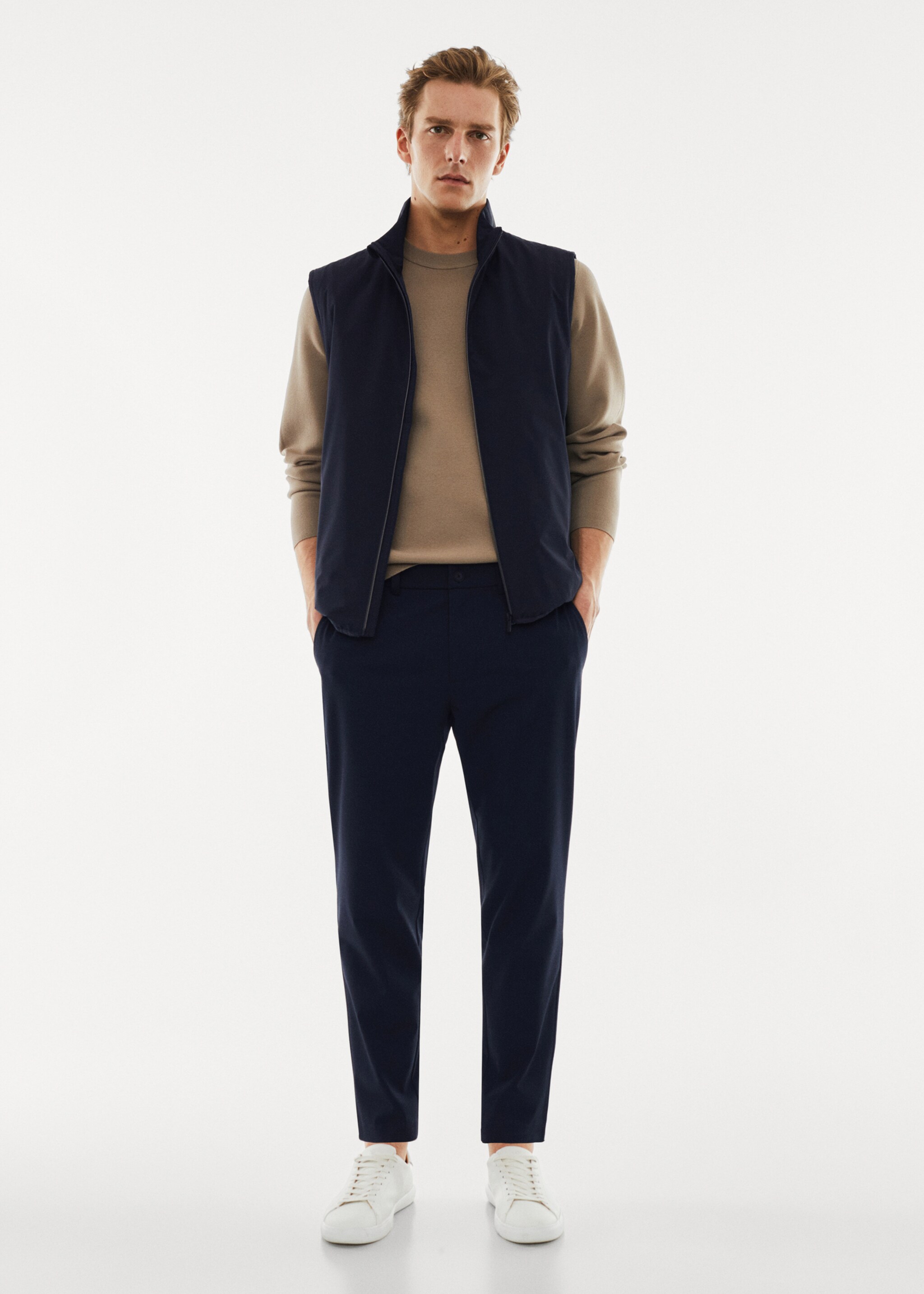 Leichte wasserabweisende Weste - Allgemeine Ansicht, Marineblau. Ref: 57074756-00.