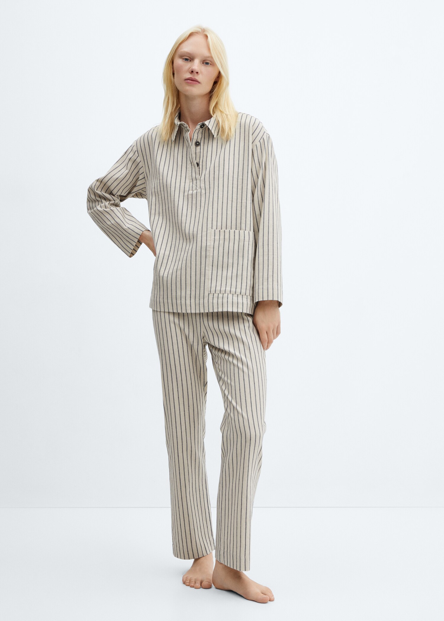 Randig pyjamasskjorta - Allmän bild