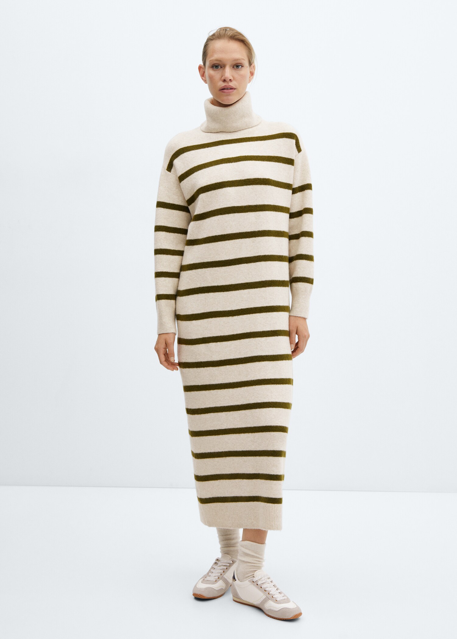 Knitted turtleneck dress - General plane