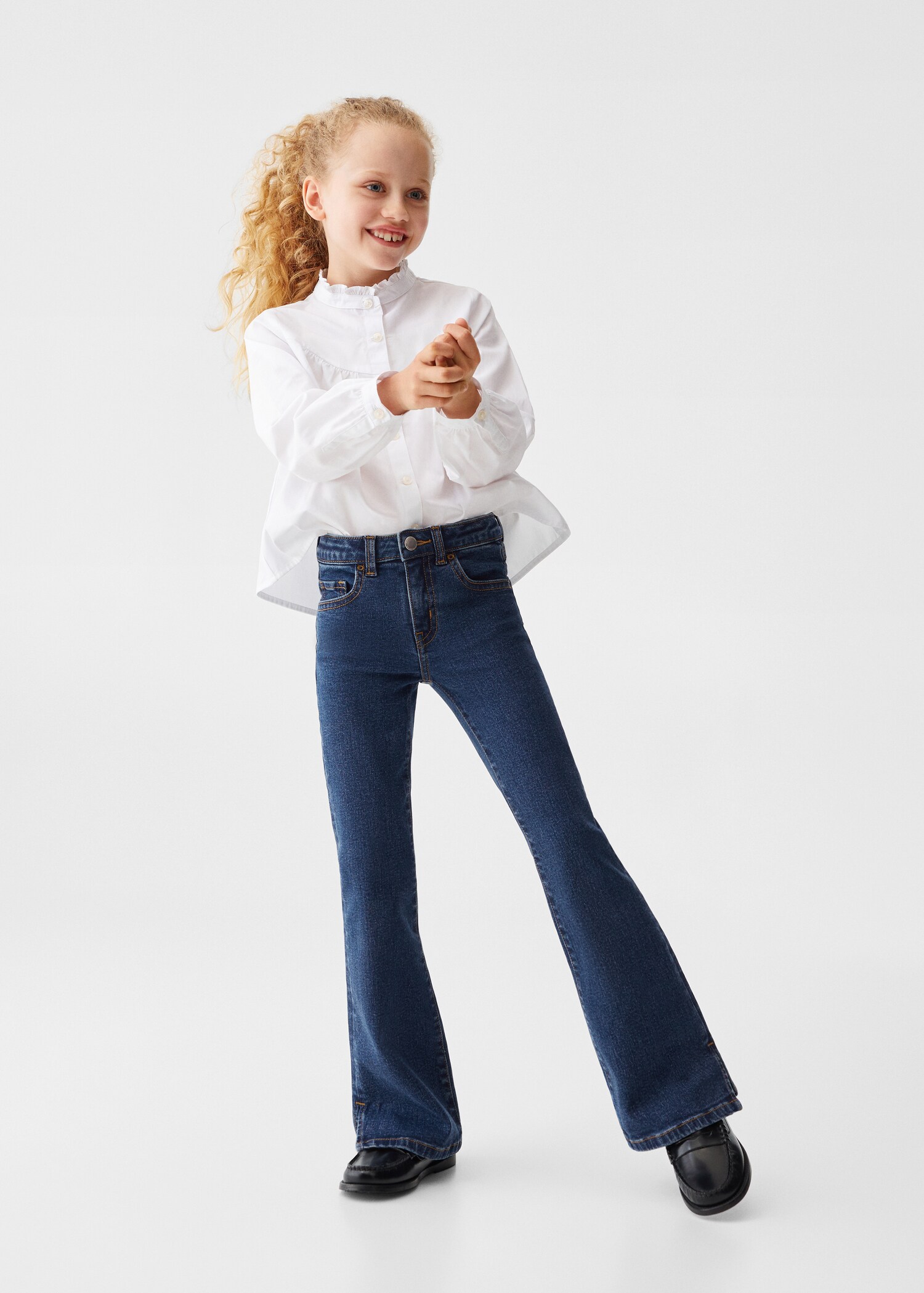 Jeans flare aberturas - Plano general