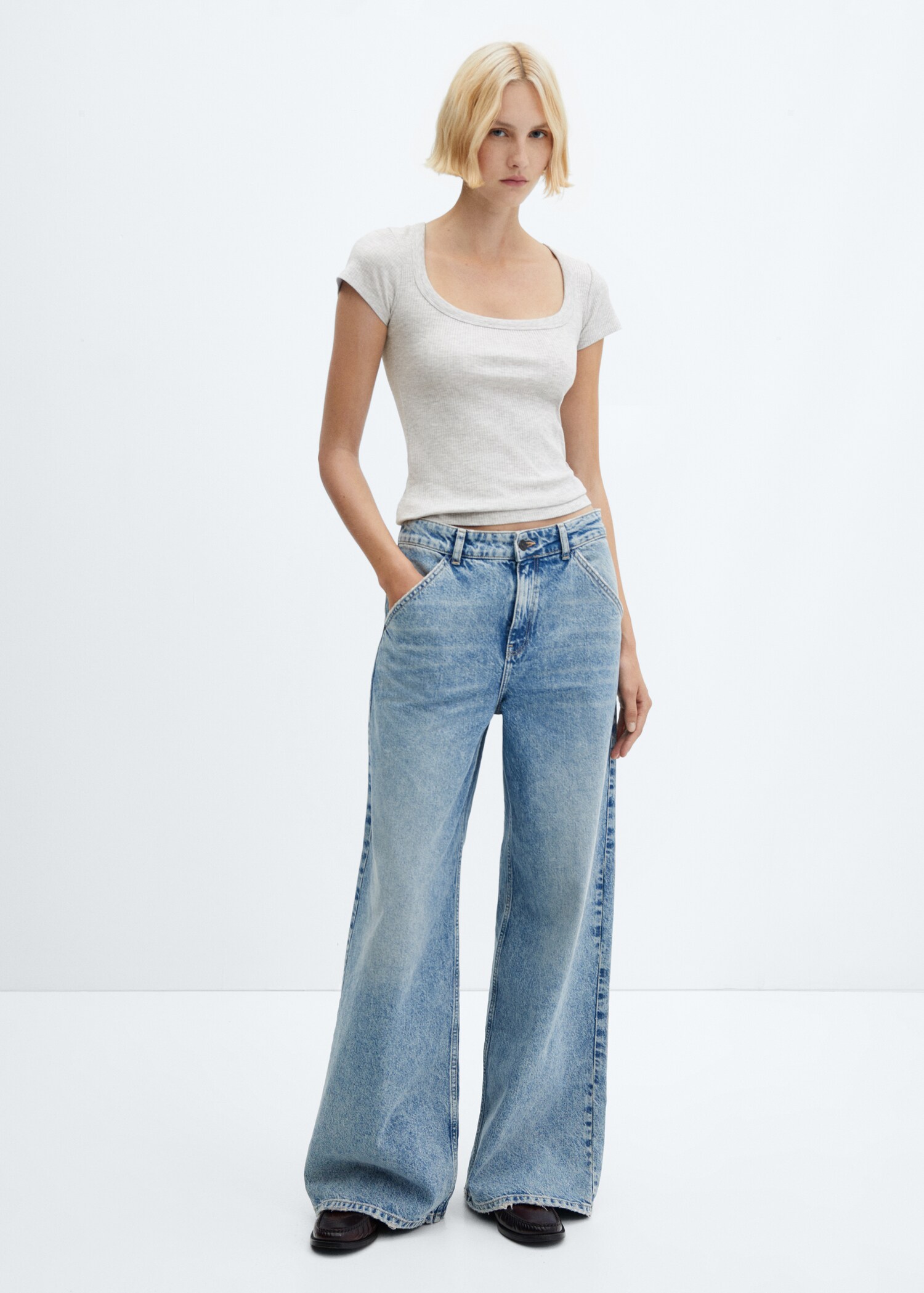 Low neck t-shirt - General plane