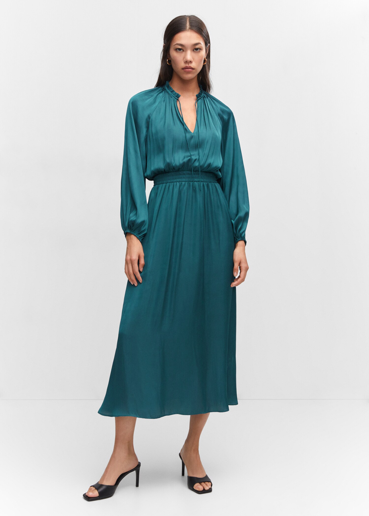 Puffed sleeves satin dress - General plane