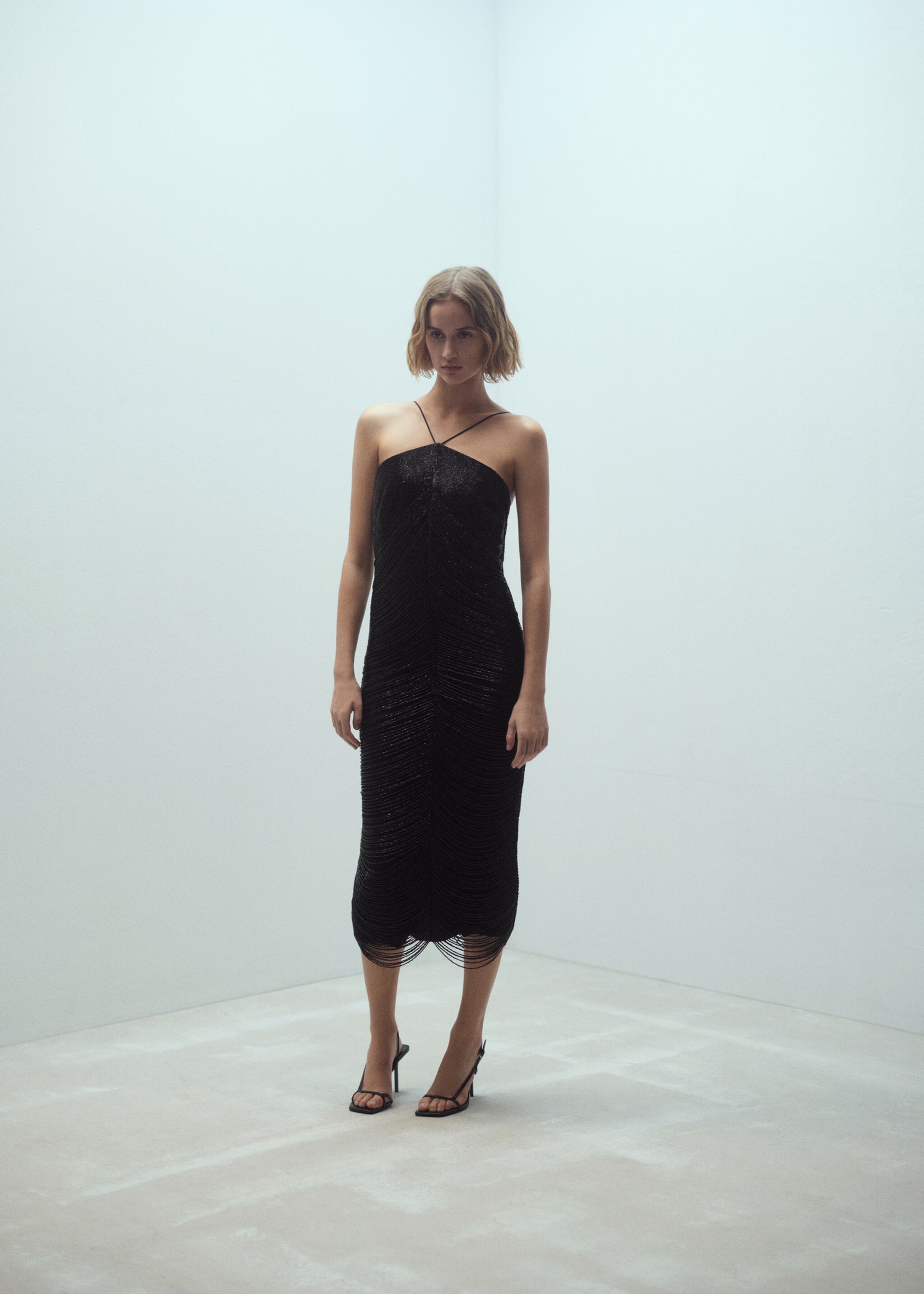 Sequined halter neck dress - General plane