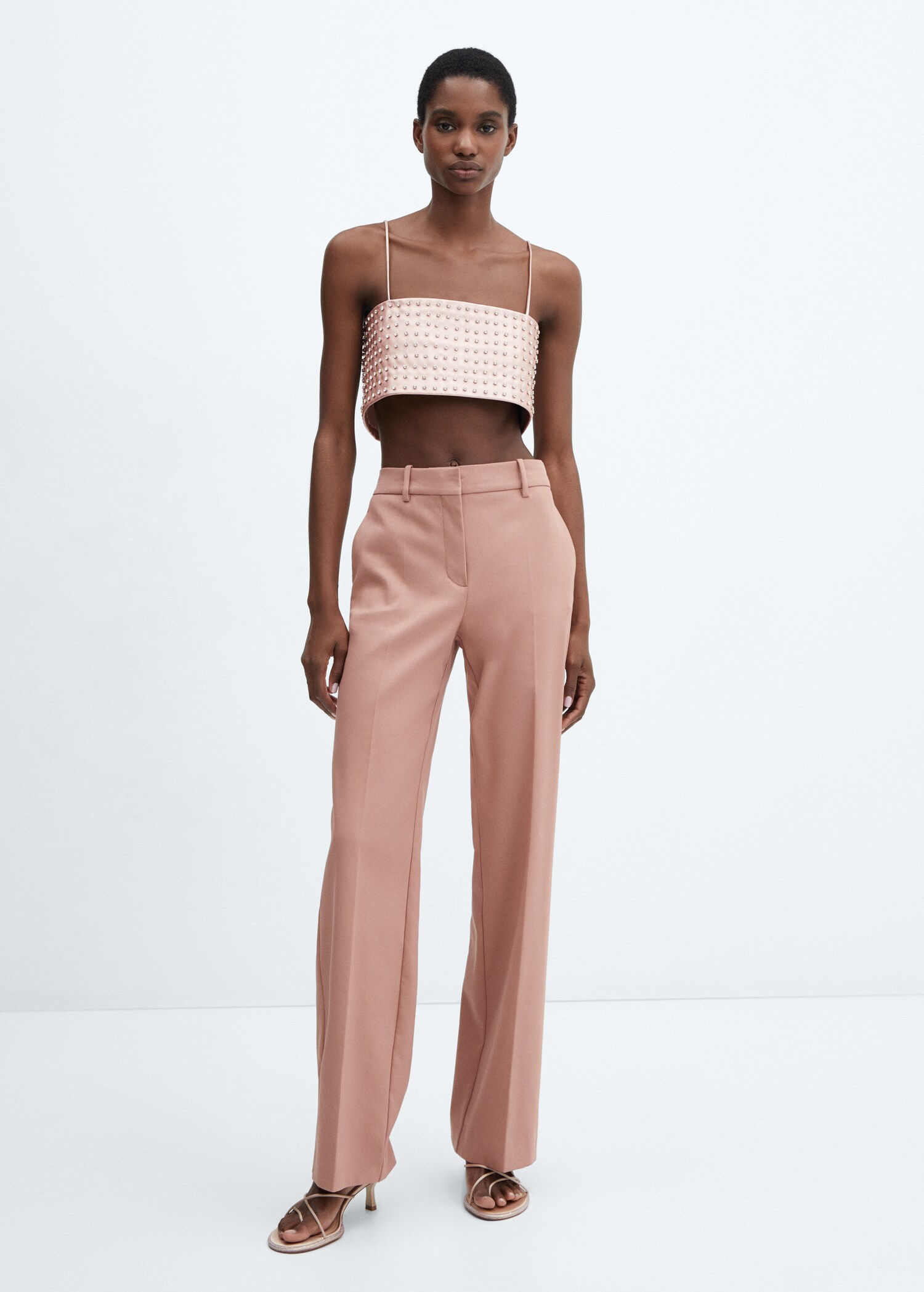 Top de cristais com efeito de pele - Plano geral