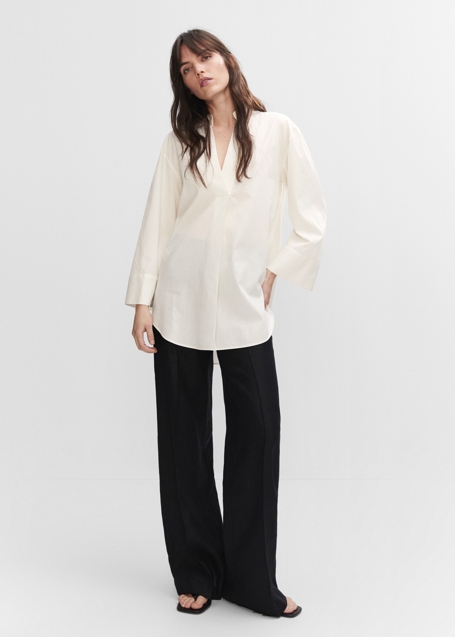 Blusa oversize cuello pico - Plano general