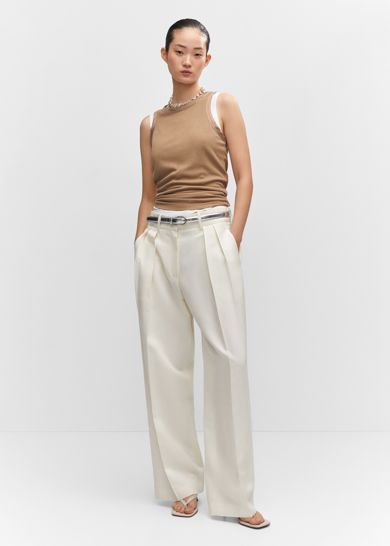 Wide-leg pleated pants - General plane