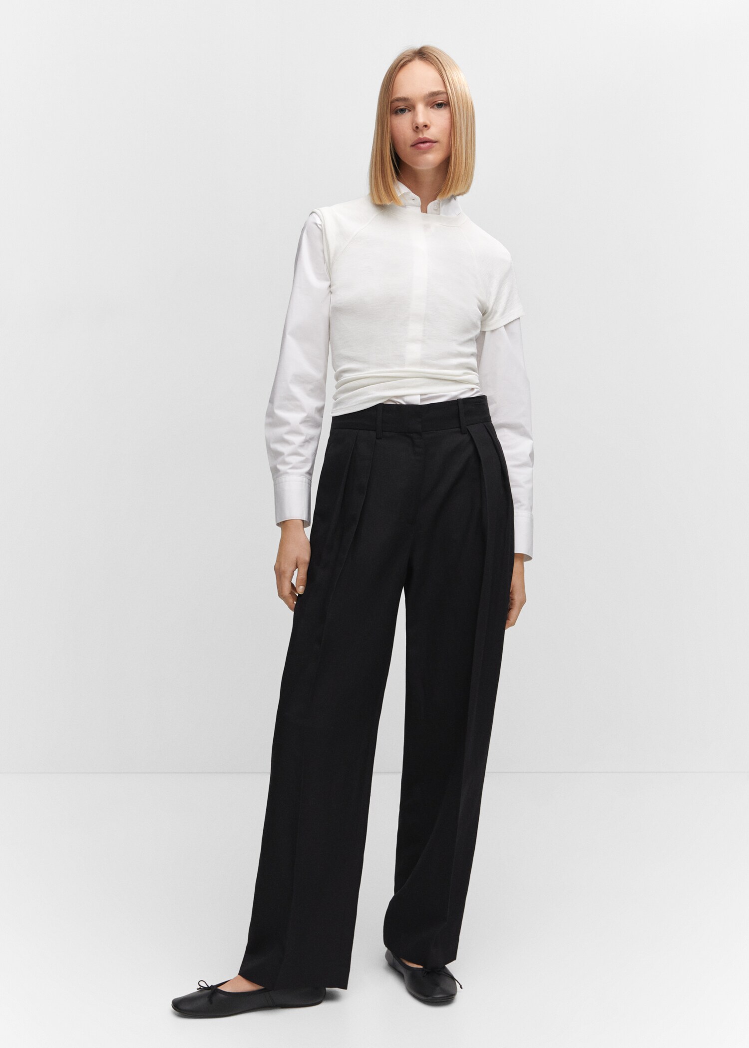 Wide-leg pleated pants - General plane