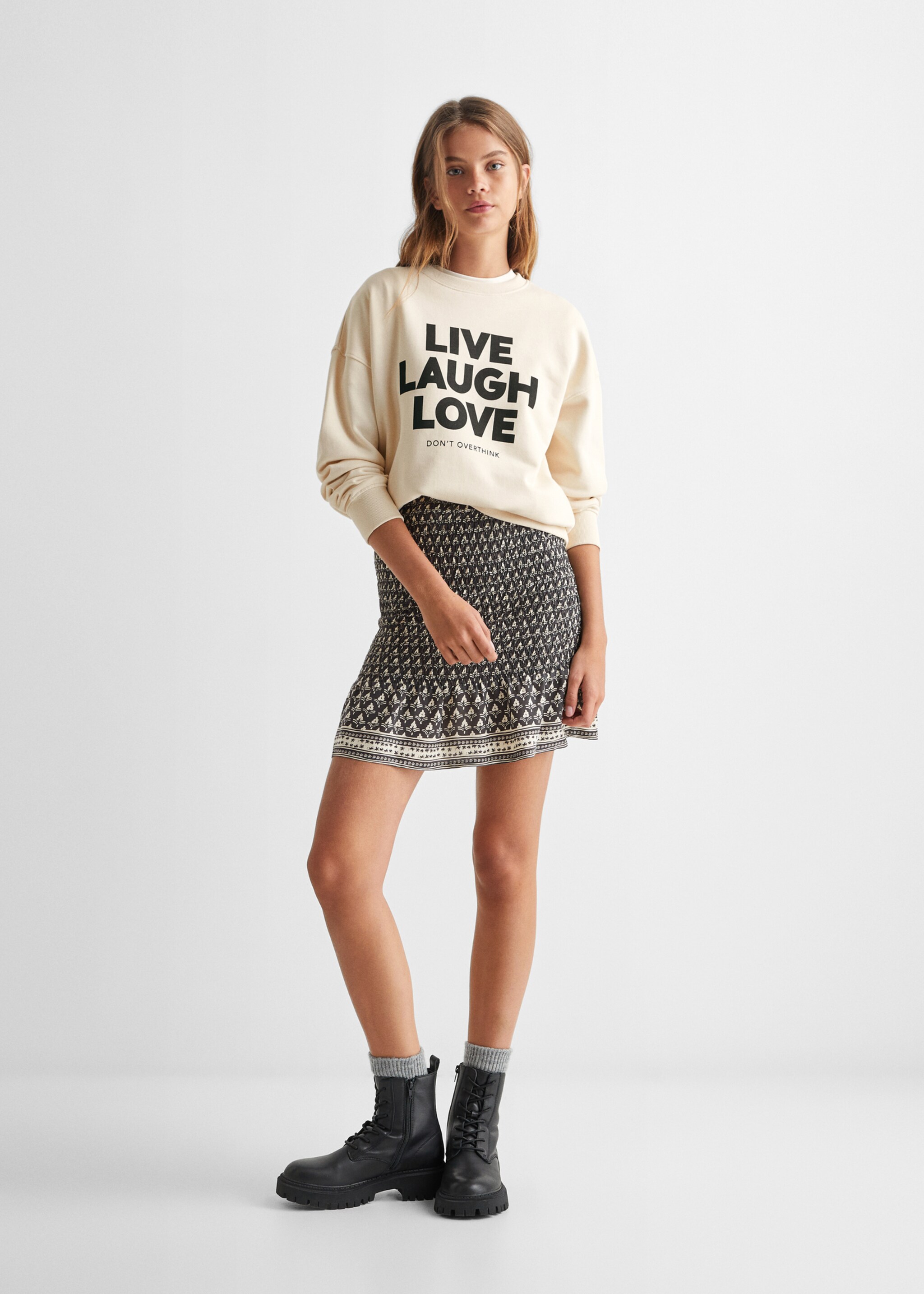 Falda estampada fruncida - Plano general