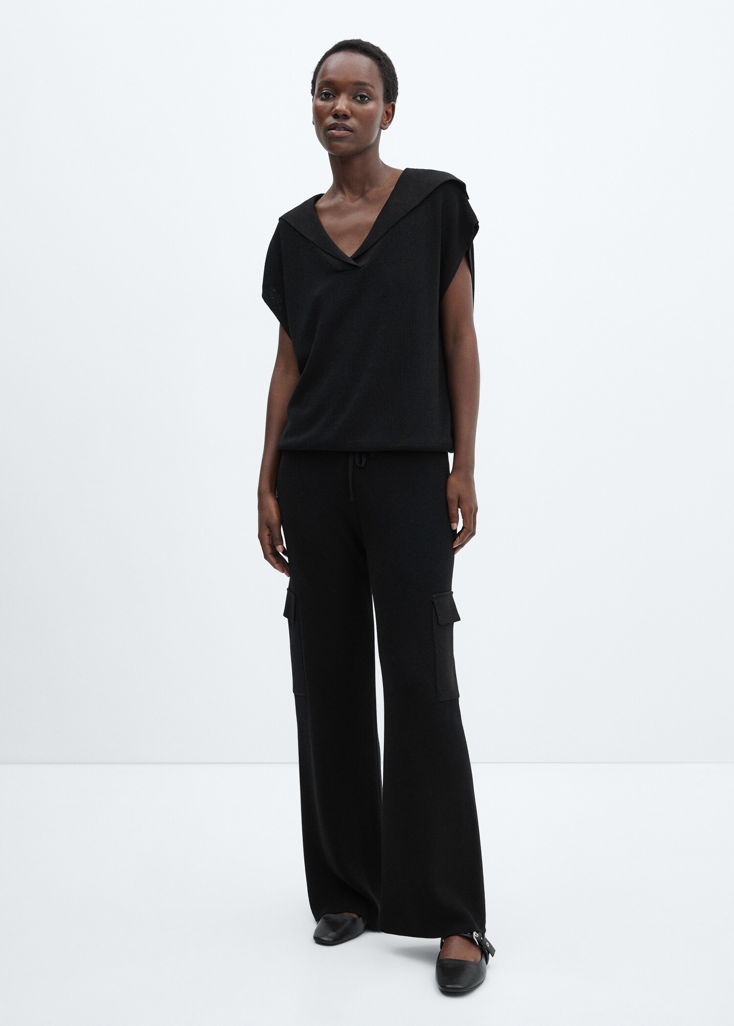 Knitted trousers with cargo pockets - General plane