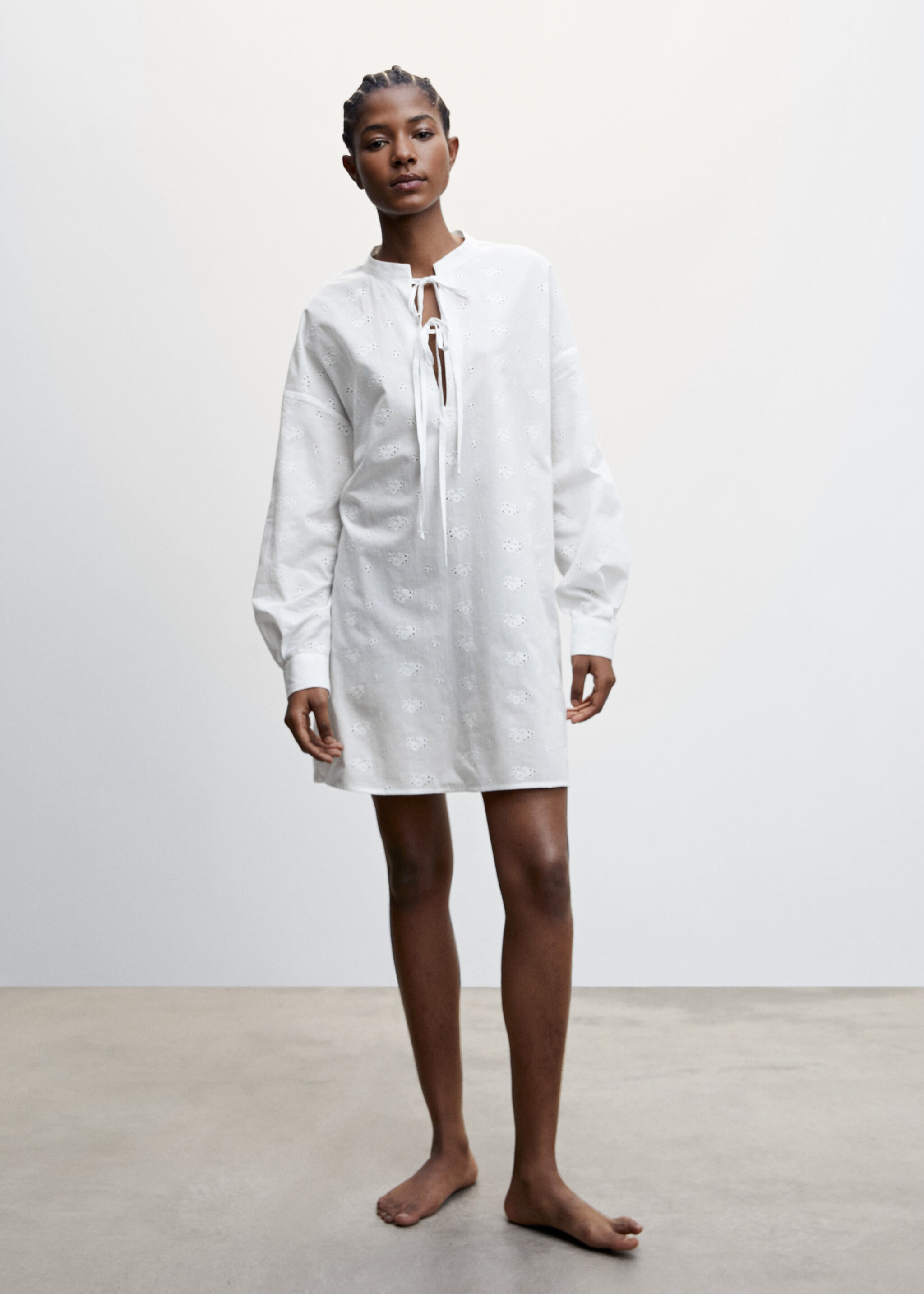 Chemise de nuit coton détails ajourés - Plan général, Blanc cassé. Ref: 57094429-00.