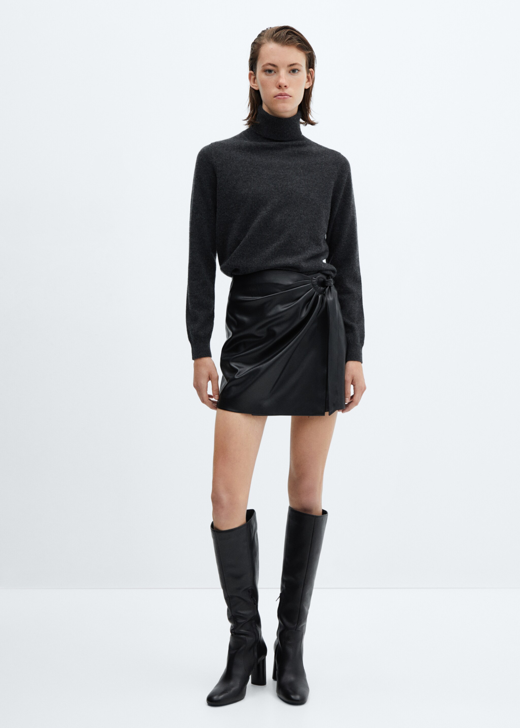 Short leather-effect skirt with buckle - General plane