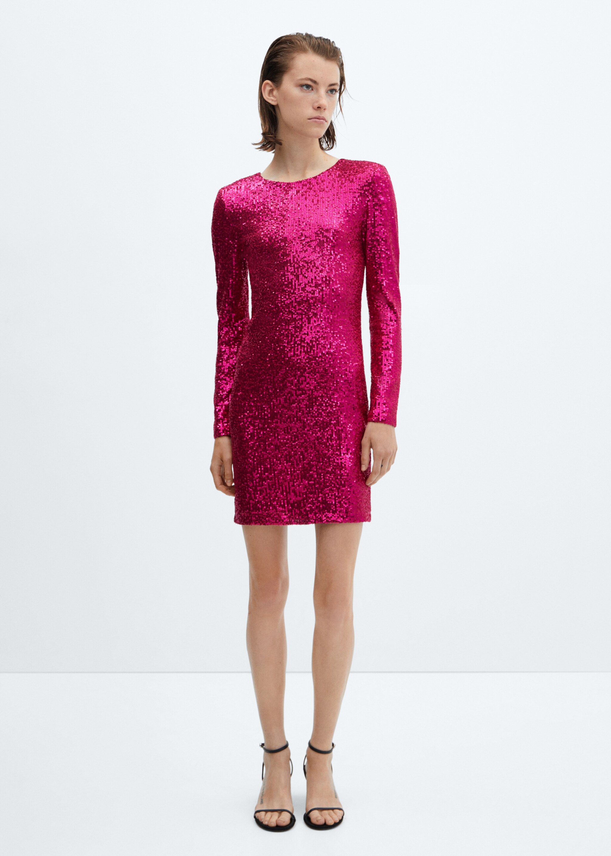 Robe courte ajustée sequins - Plan général