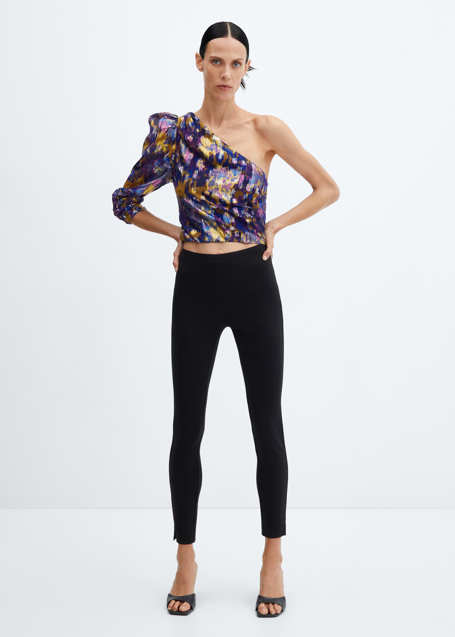 Asymmetrisk bluse med trykk - Total bildeutsnitt