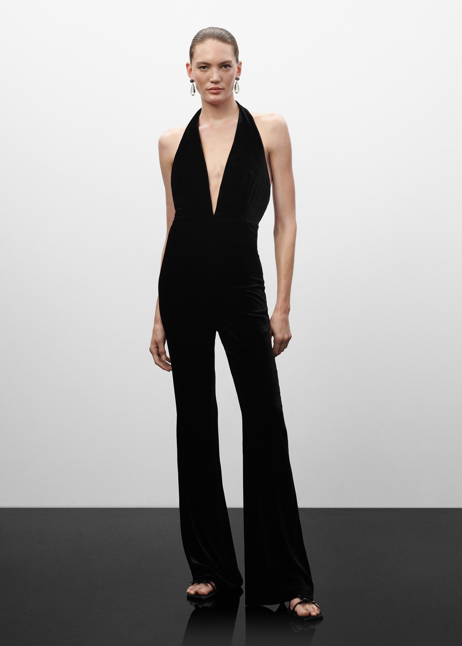 Jumpsuit i sammet halterneck - Allmän bild