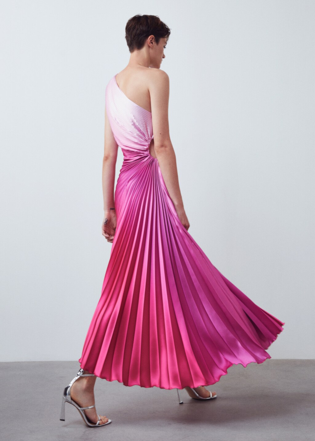 ❤️新品❤️Formentera Pleated Bicolor Dress Asymmetrical pleated dress - Women | MANGO OUTLET USA