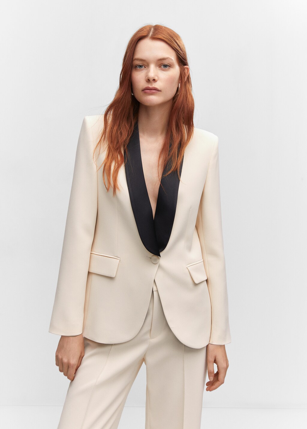 Strukturierter Blazer mit kontrastierendem Smokingkragen - Damen 