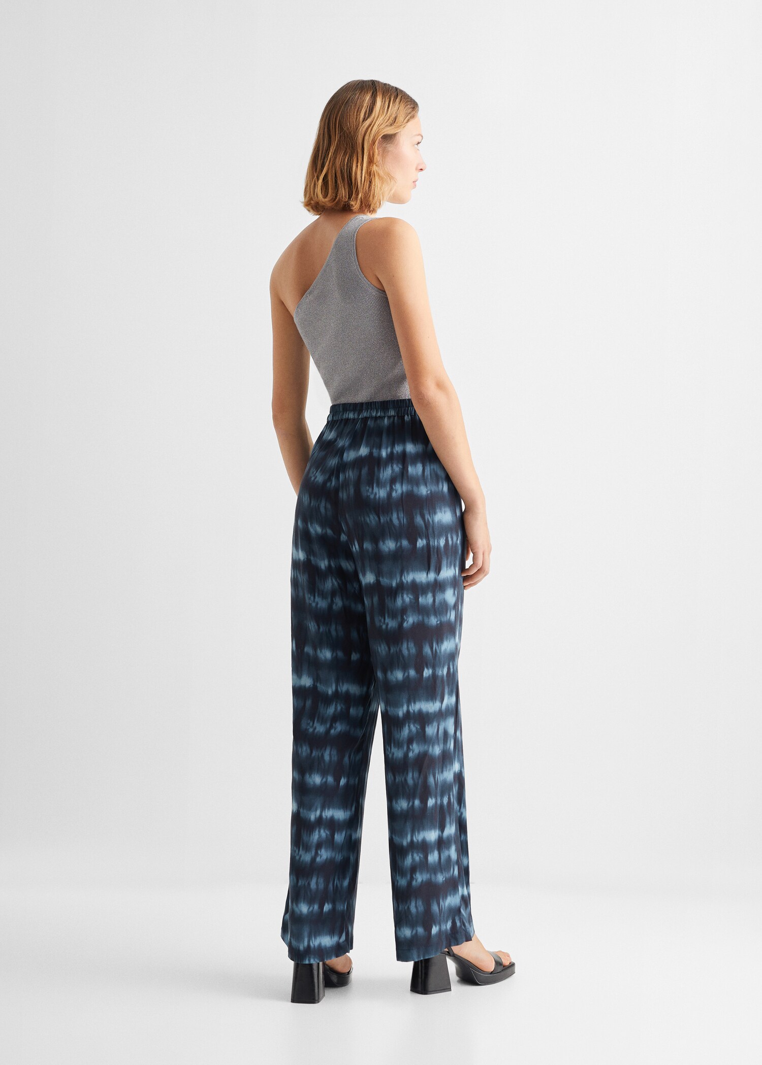 Flowy printed trousers - Reverse of the article
