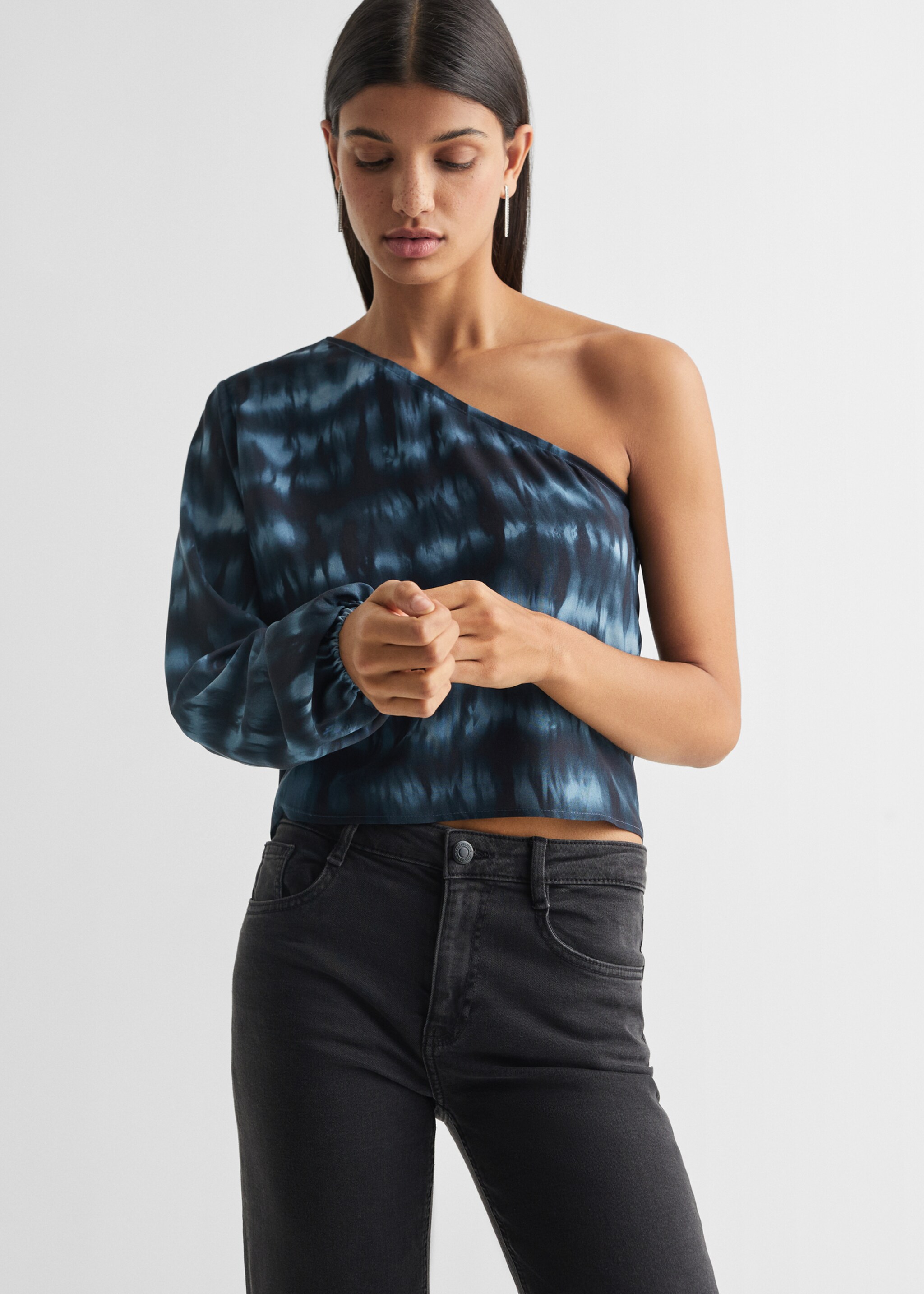 Asymmetrical printed blouse - Medium plane, Blue. Ref: 67000272-00.