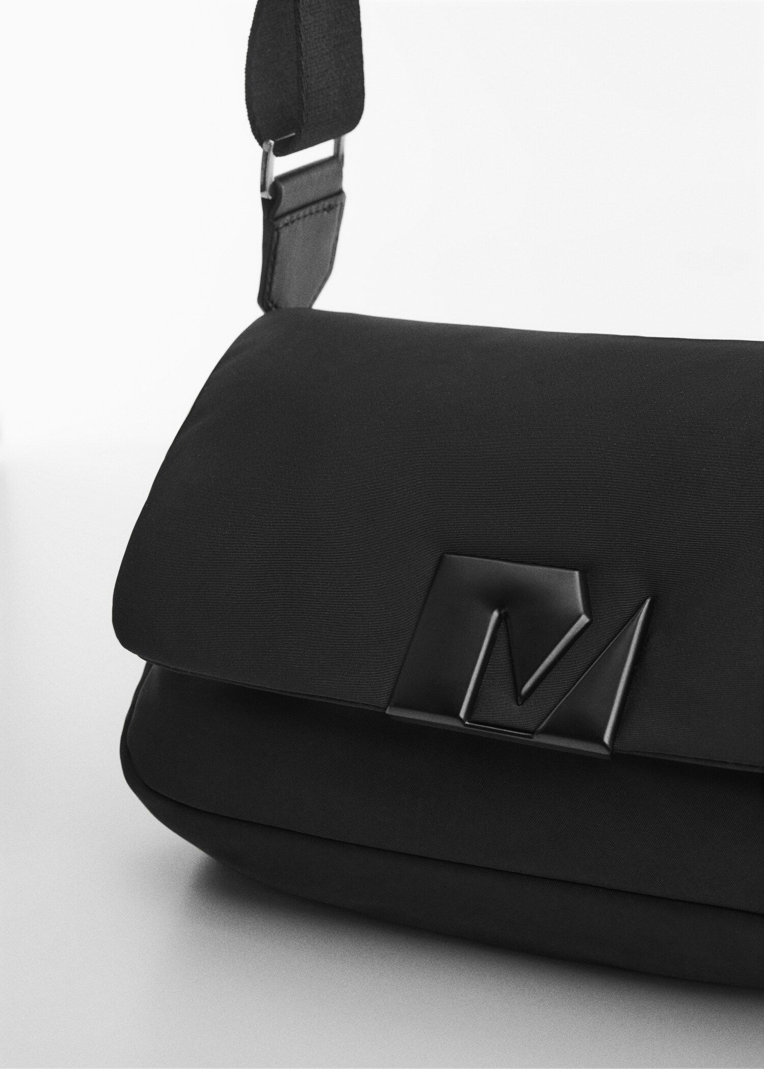Quilted crossbody bag - Details of the article 2