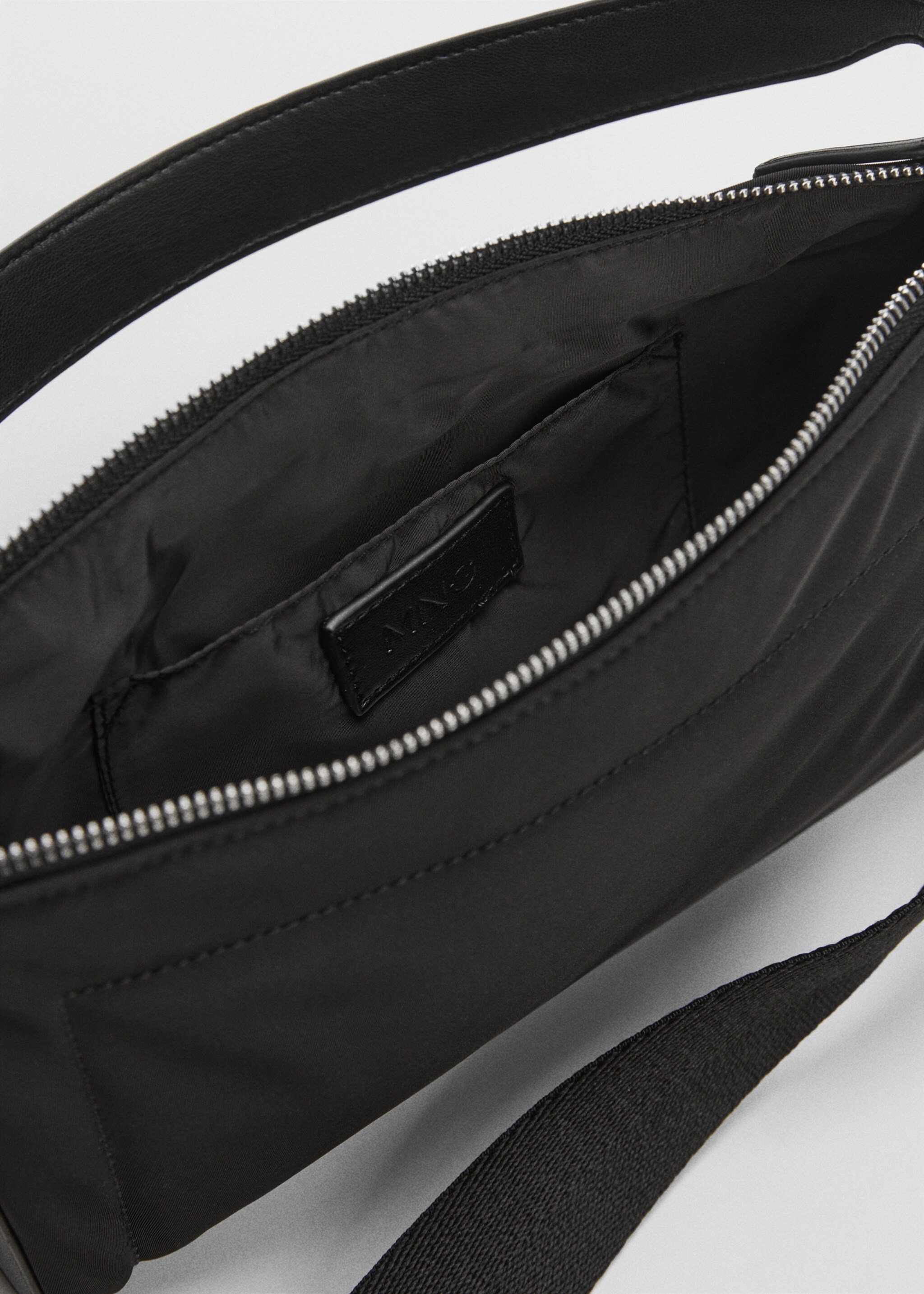 Shoulder bag with short handle - Details of the article 3