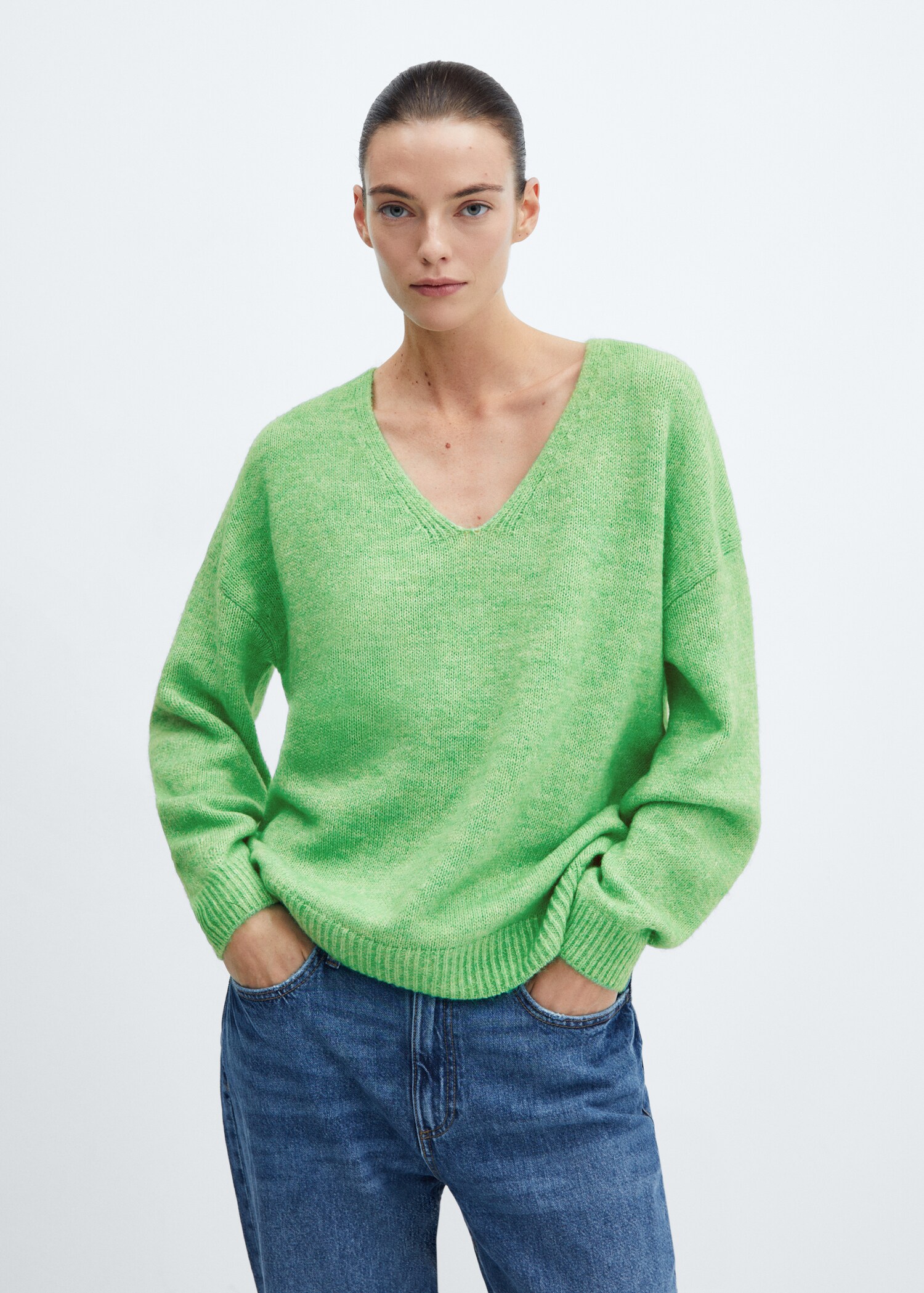 V-neck knit sweater - Medium plane