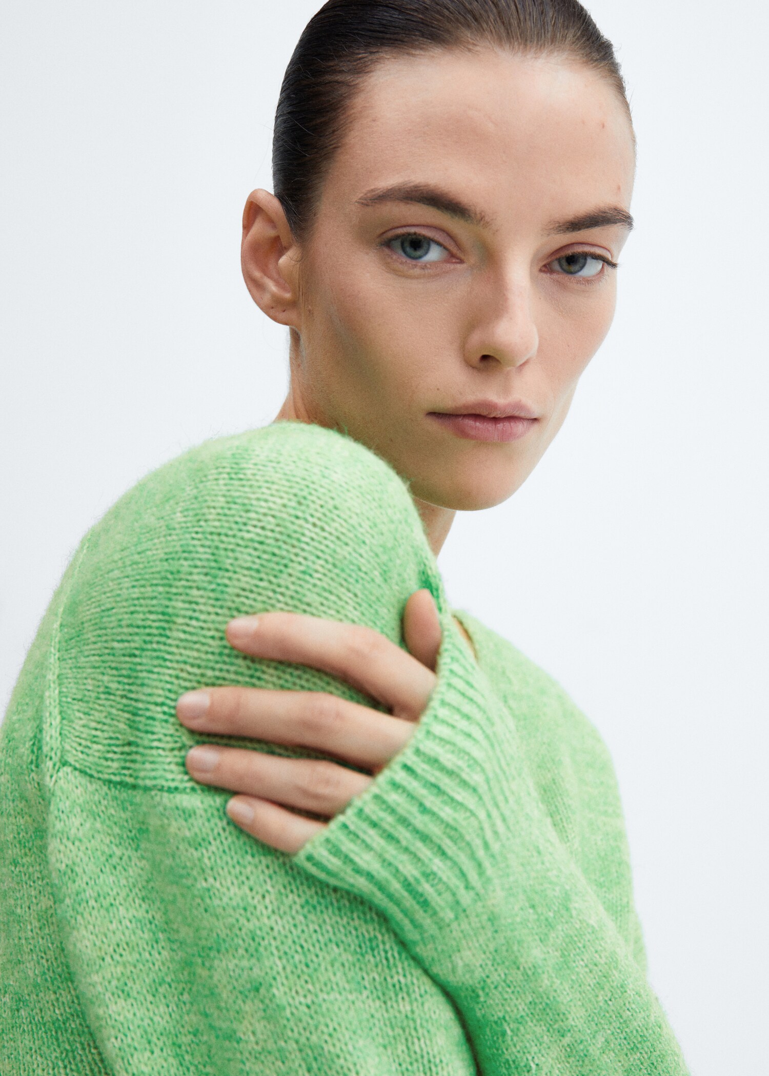 V-neck knit sweater - Details of the article 2