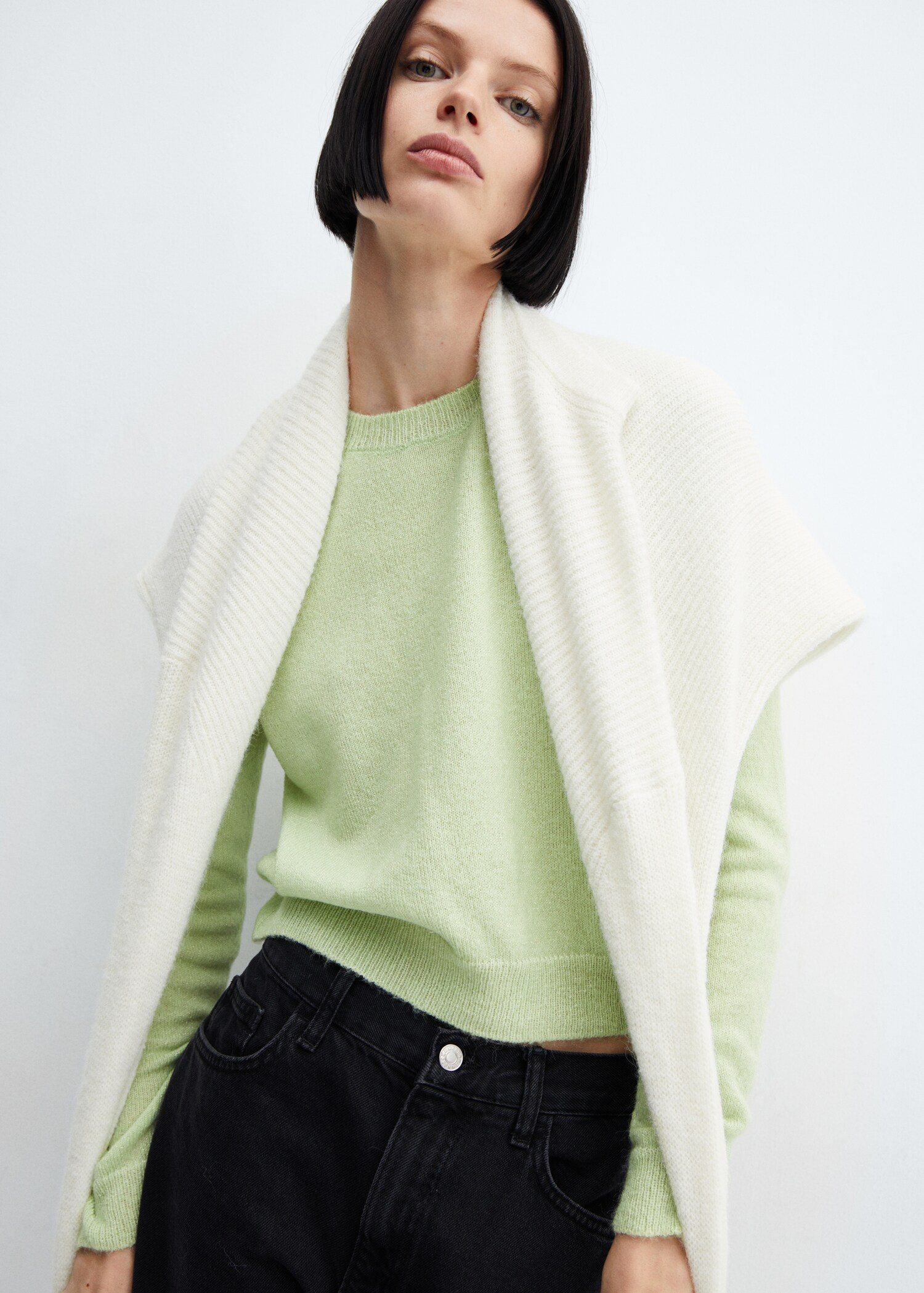 Round-neck knitted sweater - Details of the article 2