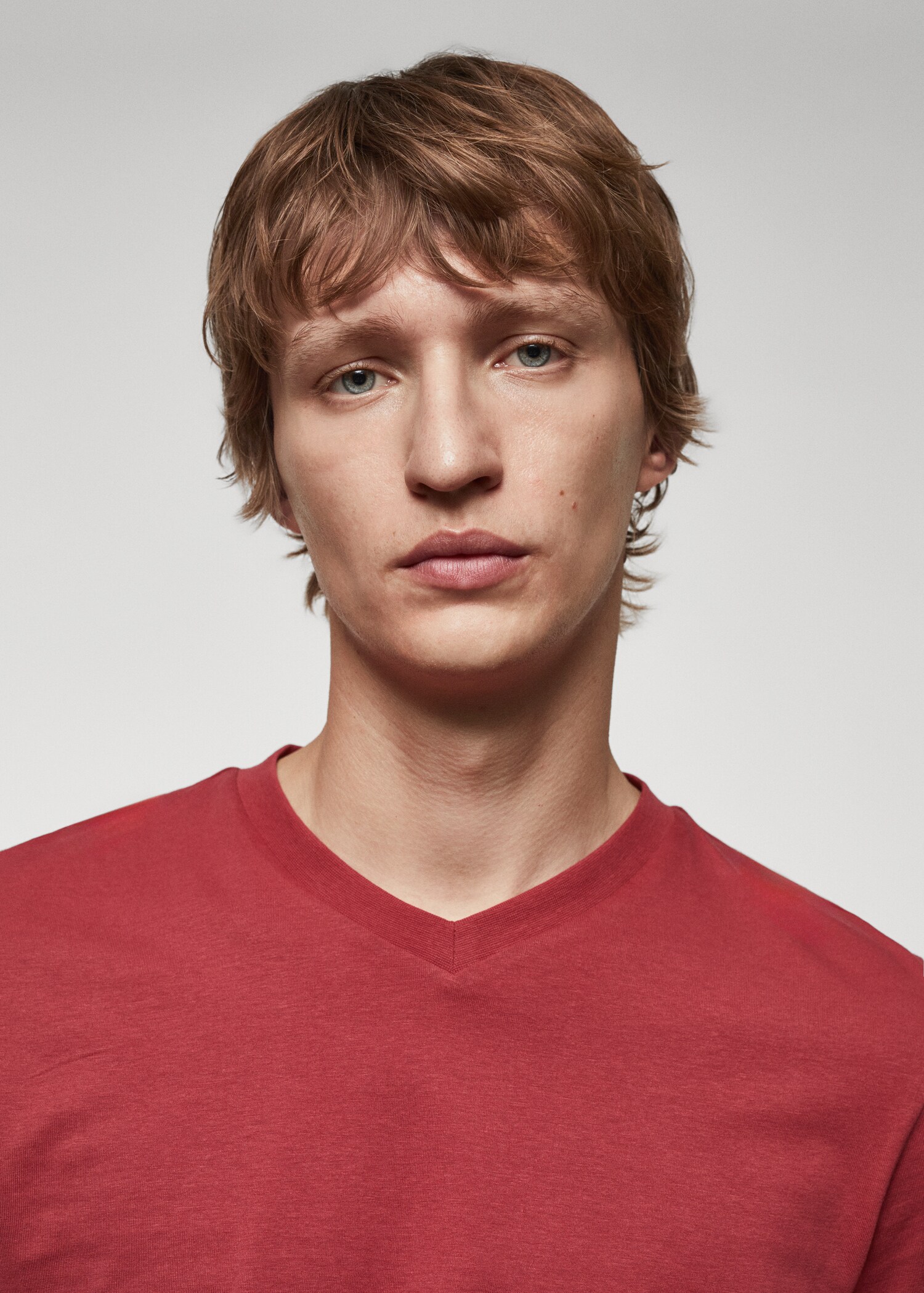 100% cotton V-neck t-shirt - Details of the article 2