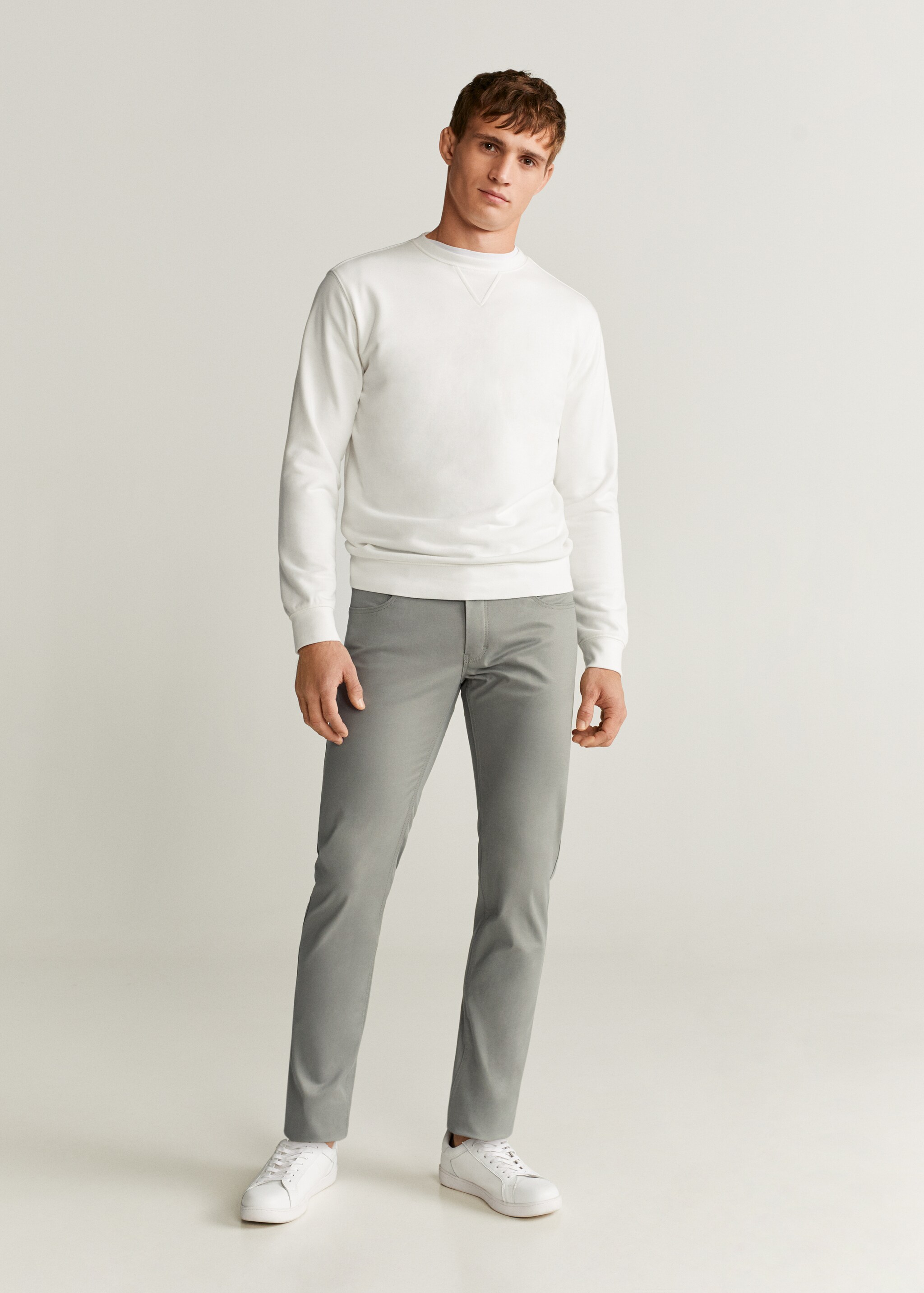 Pantalón tejanero slim fit sarga - Plano medio