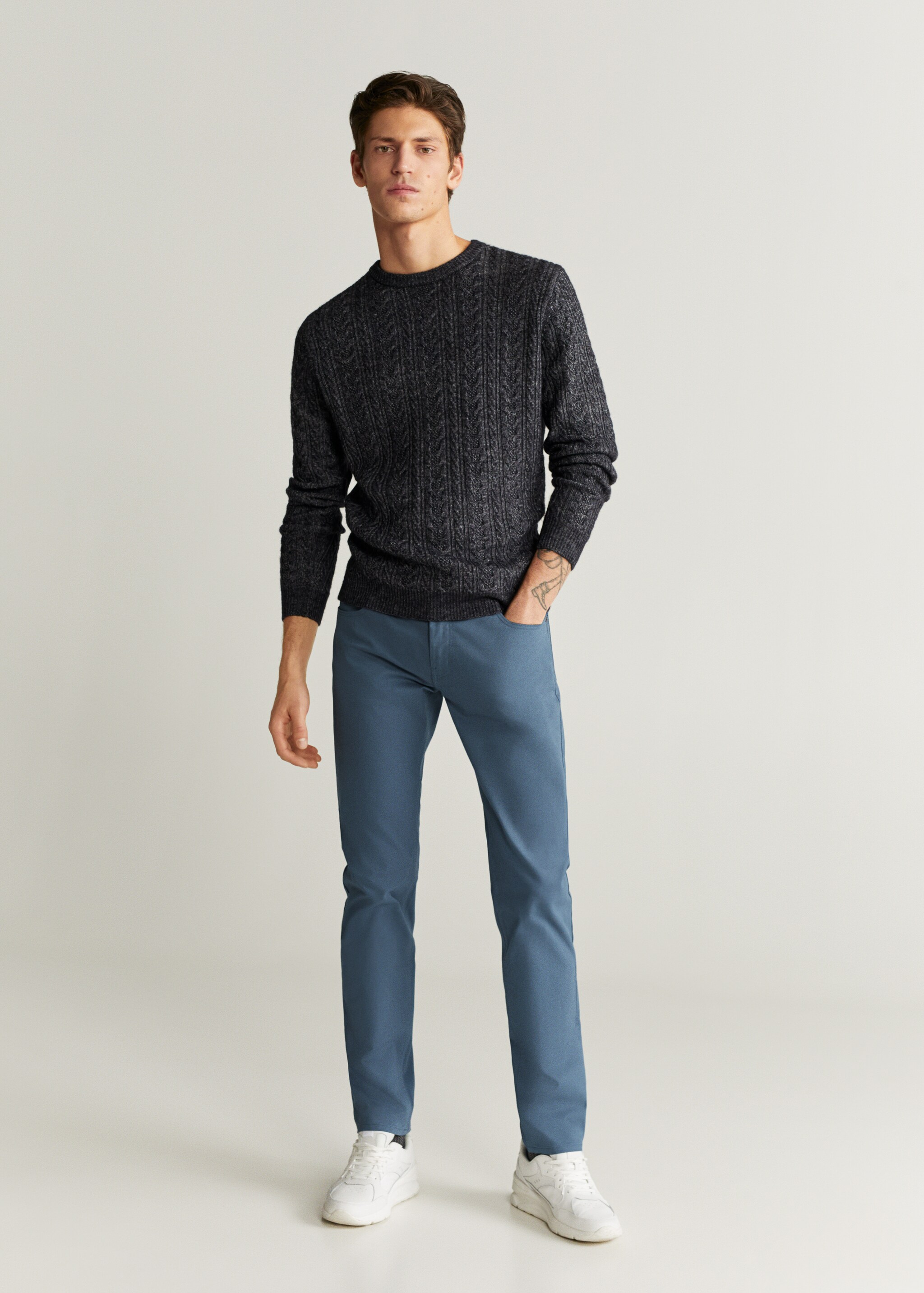 Pantalón tejanero slim fit sarga - Plano medio