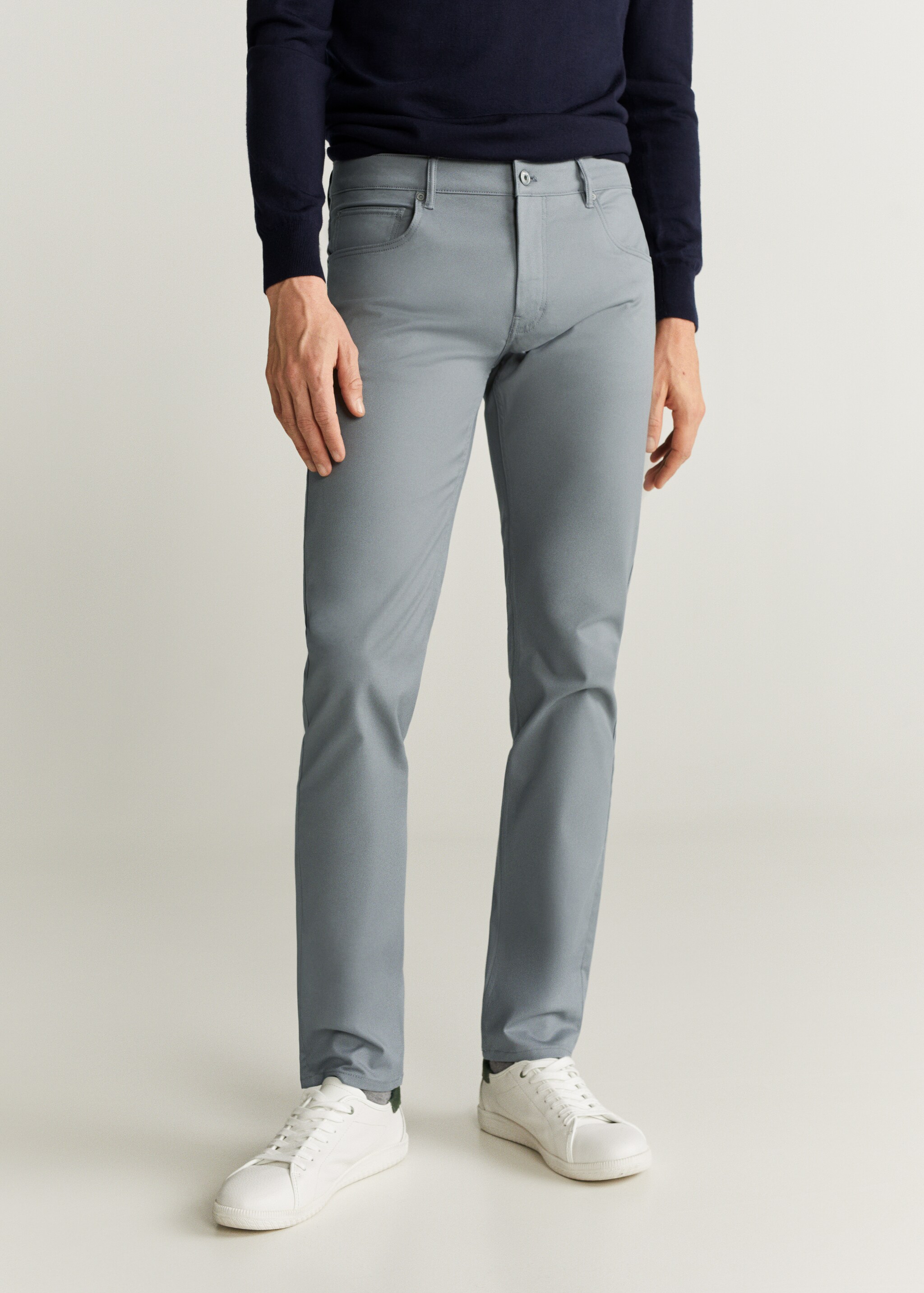 Pantalón tejanero slim fit sarga - Plano medio